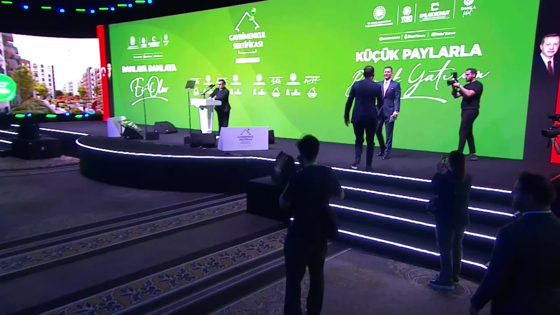 Bakan Kurum, 'Gayrimenkul Sertifikası'nı tanıttı: "Gayrimenkul projelerine küçük paylarla ortak olmanızı sağlayan ve Borsa İstanbul'da hisse senedi gibi alınıp satılabilen bir enstrümandır"