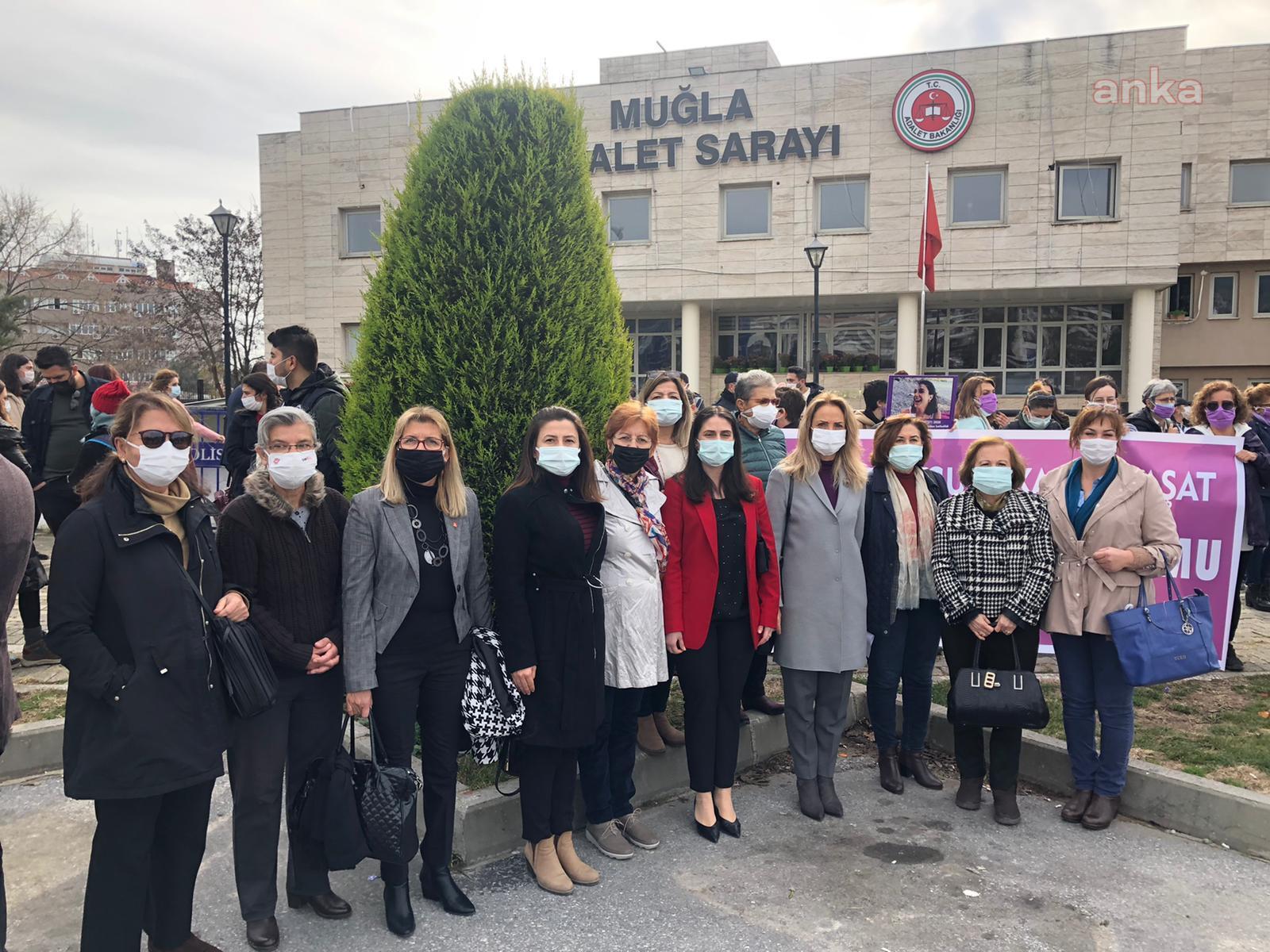PINAR GÜLTEKİN DAVASINA GİDEN NAZLIAKA: CİNSİYETÇİ NEFRET DİLİNİ ÇOĞALTAN HERKES SUÇ ORTAĞIDIR