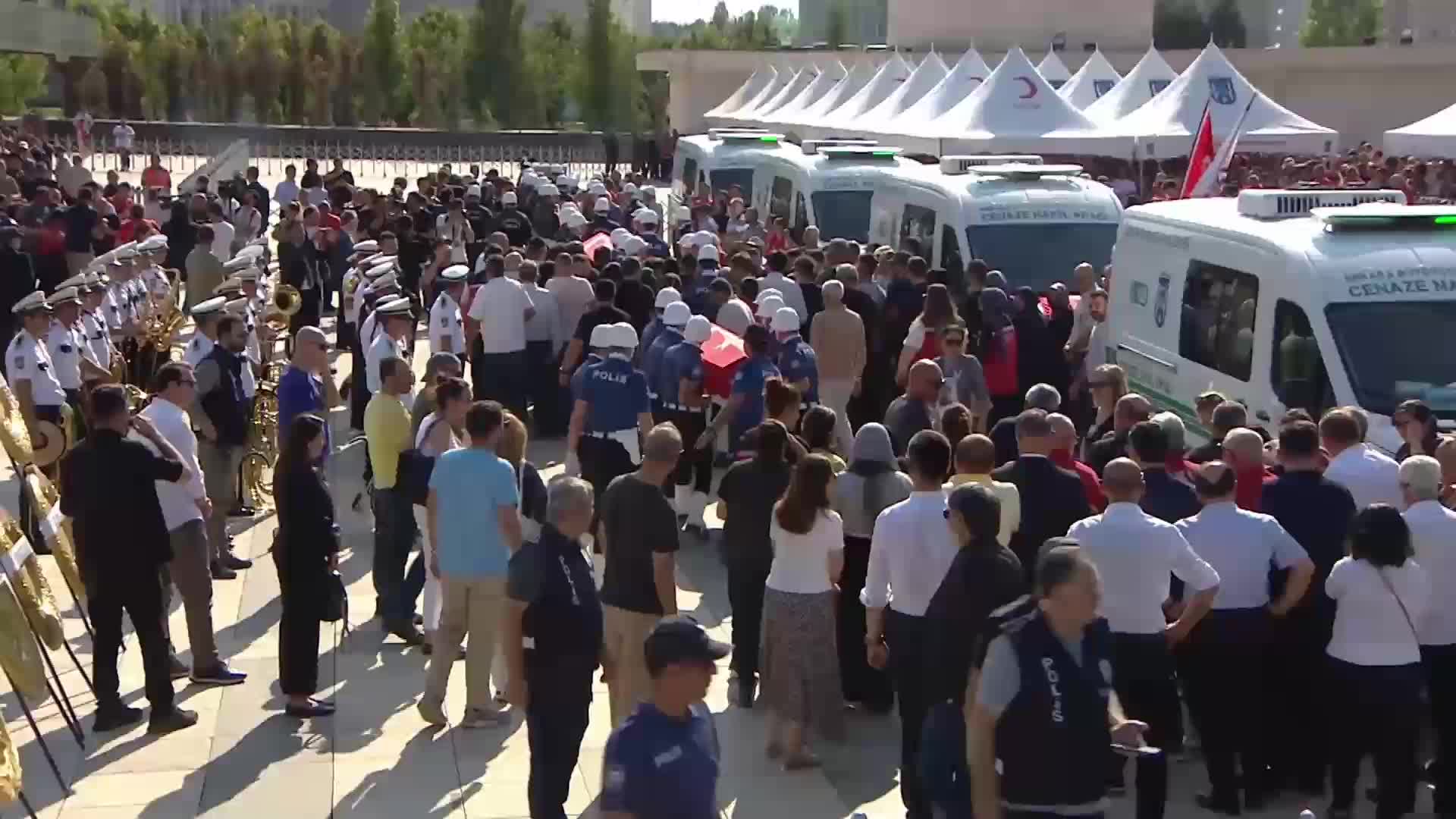 Eskişehir'de orman yangınıyla mücadelede şehit olan AKUT gönüllüleri, Ankara'da son yolculuklarına uğurlandı