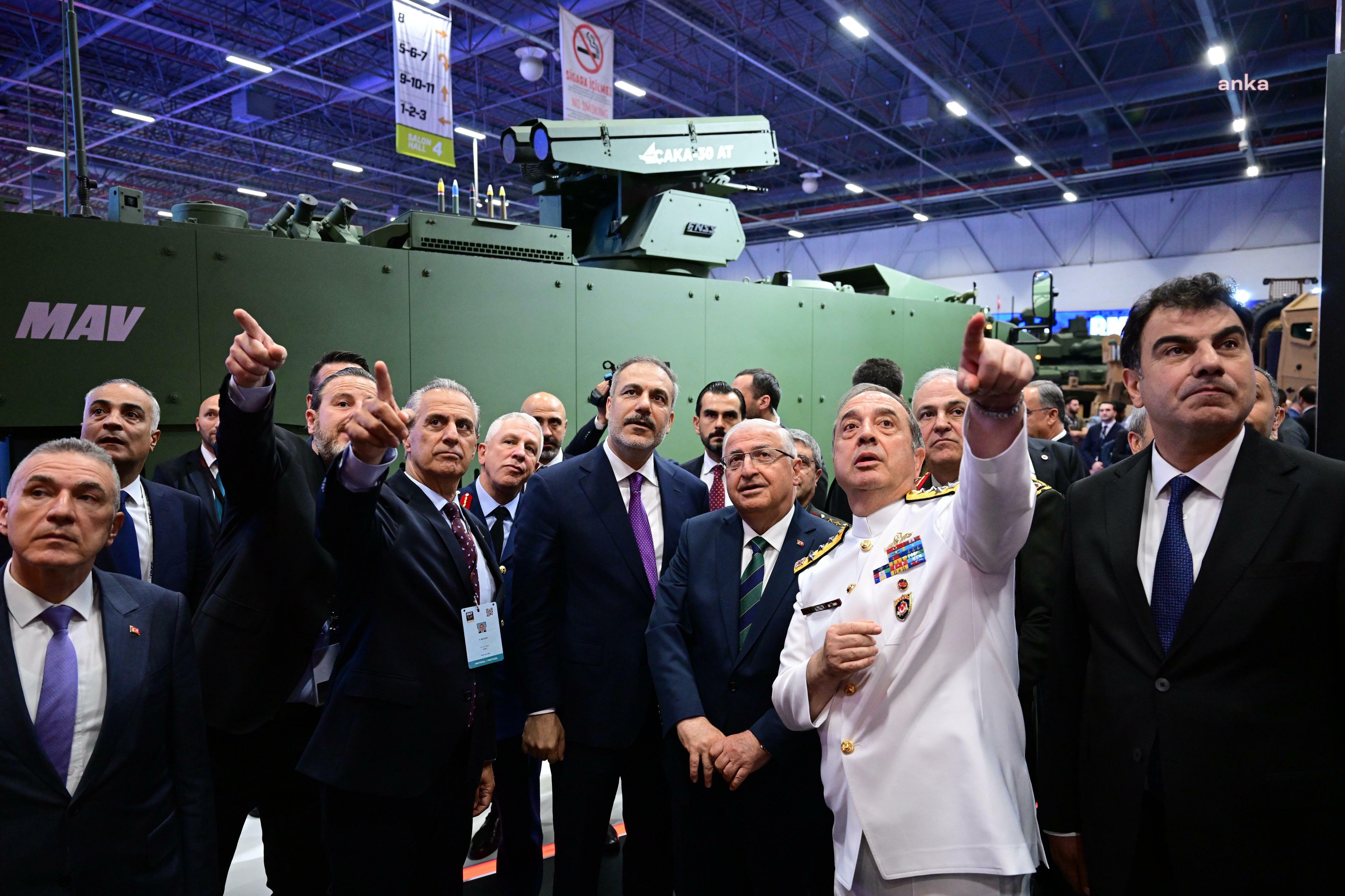 Dışişleri Bakanı Fidan, IDEF 2025'i ziyaret etti