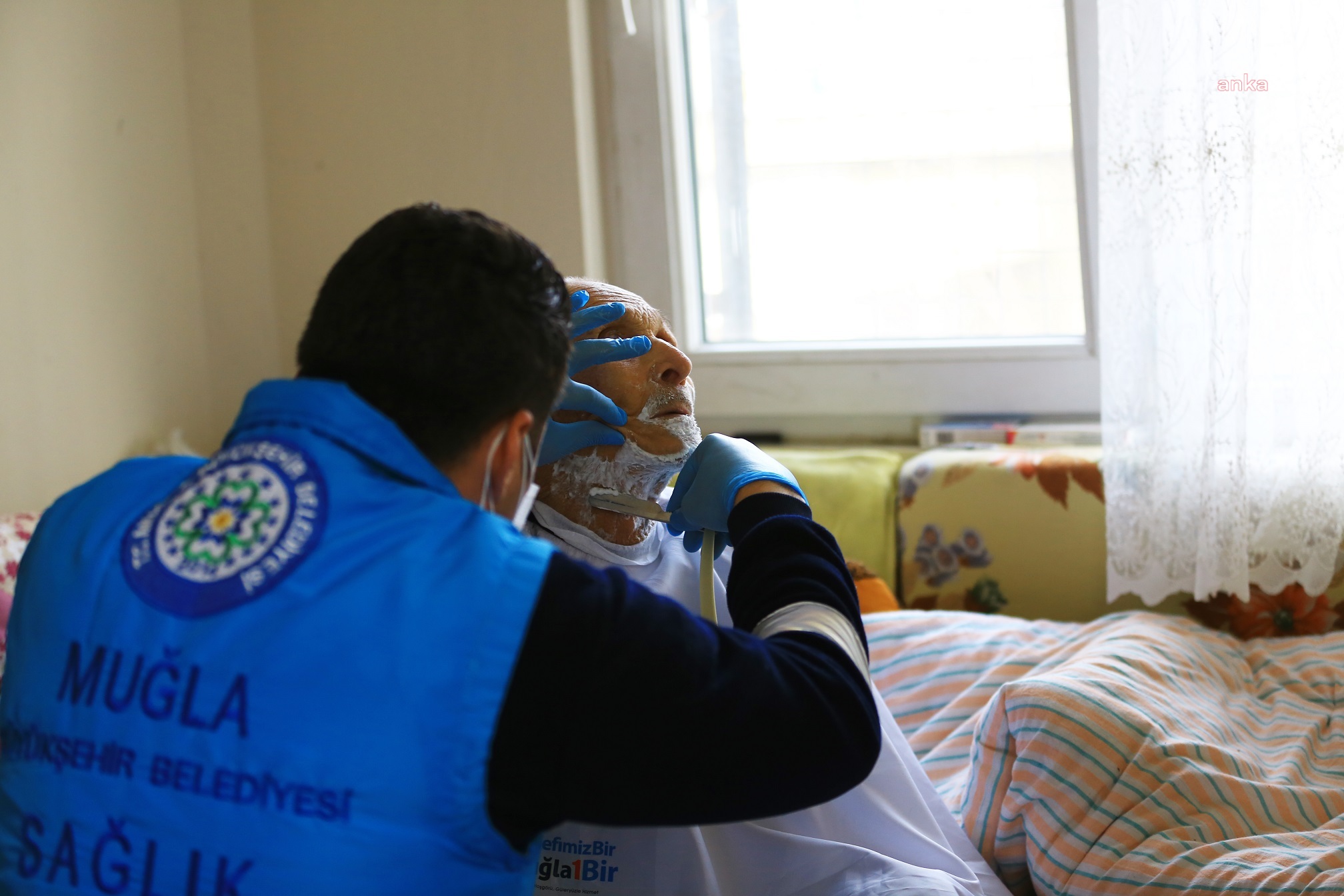 Muğla Büyükşehir Belediyesi, evde bakım hizmeti ile bugüne kadar 26 bin 430 haneye destek oldu