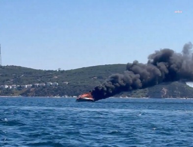 Kınalıada açıklarında yanan teknede 16 kişi sağ kurtuldu