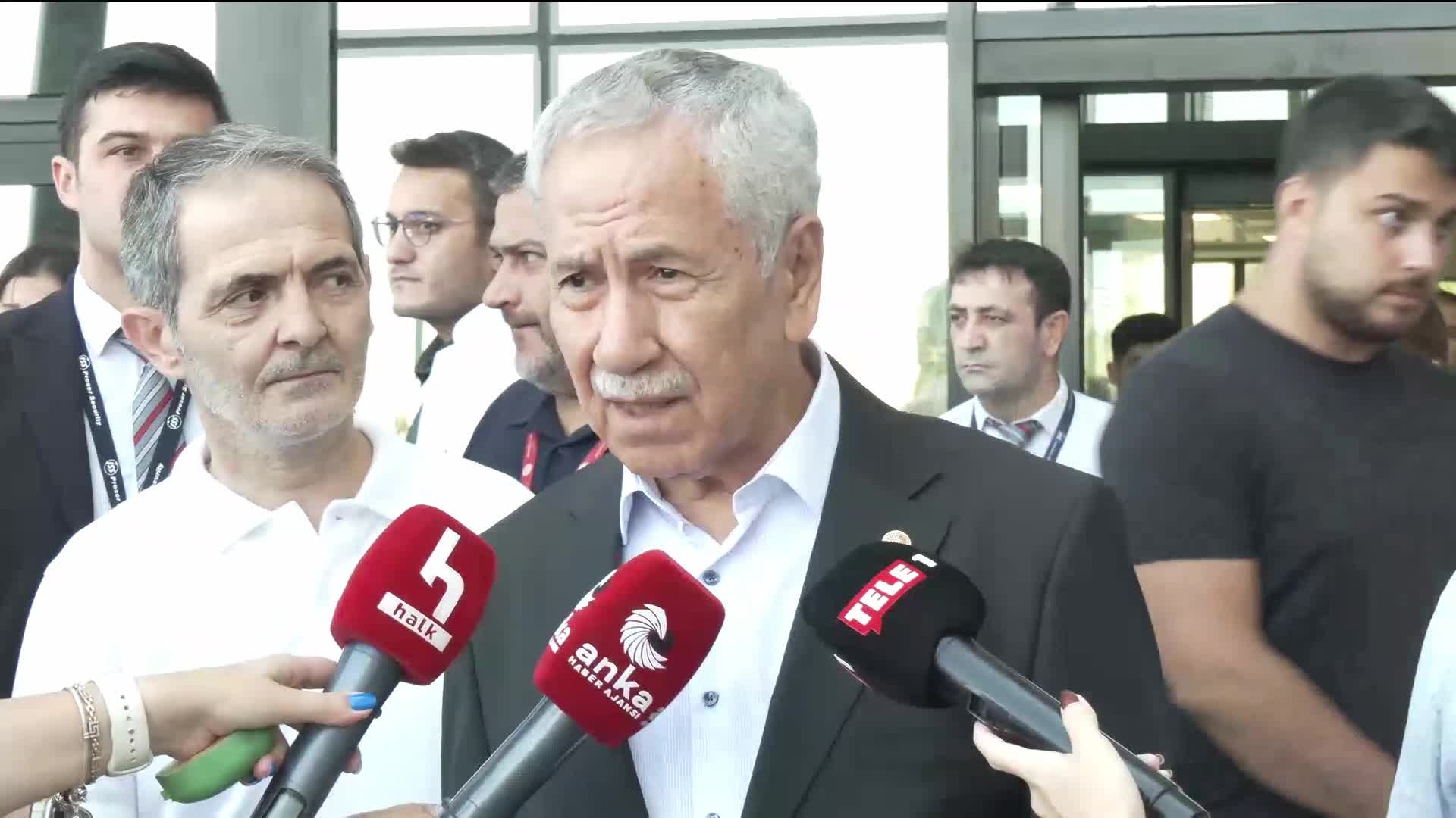 Eski TBMM Başkanı Arınç'tan Murat Çalık'ın ailesine hastanede ziyaret: "Herkese insaf, merhamet, vicdan tavsiye ediyorum"