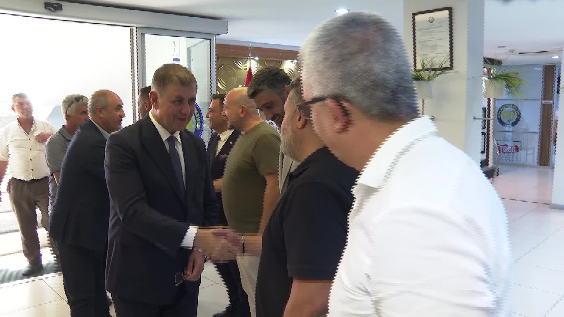 İzmir Büyükşehir Belediye Başkanı Tugay, Menemen’de oda başkanları ile görüştü