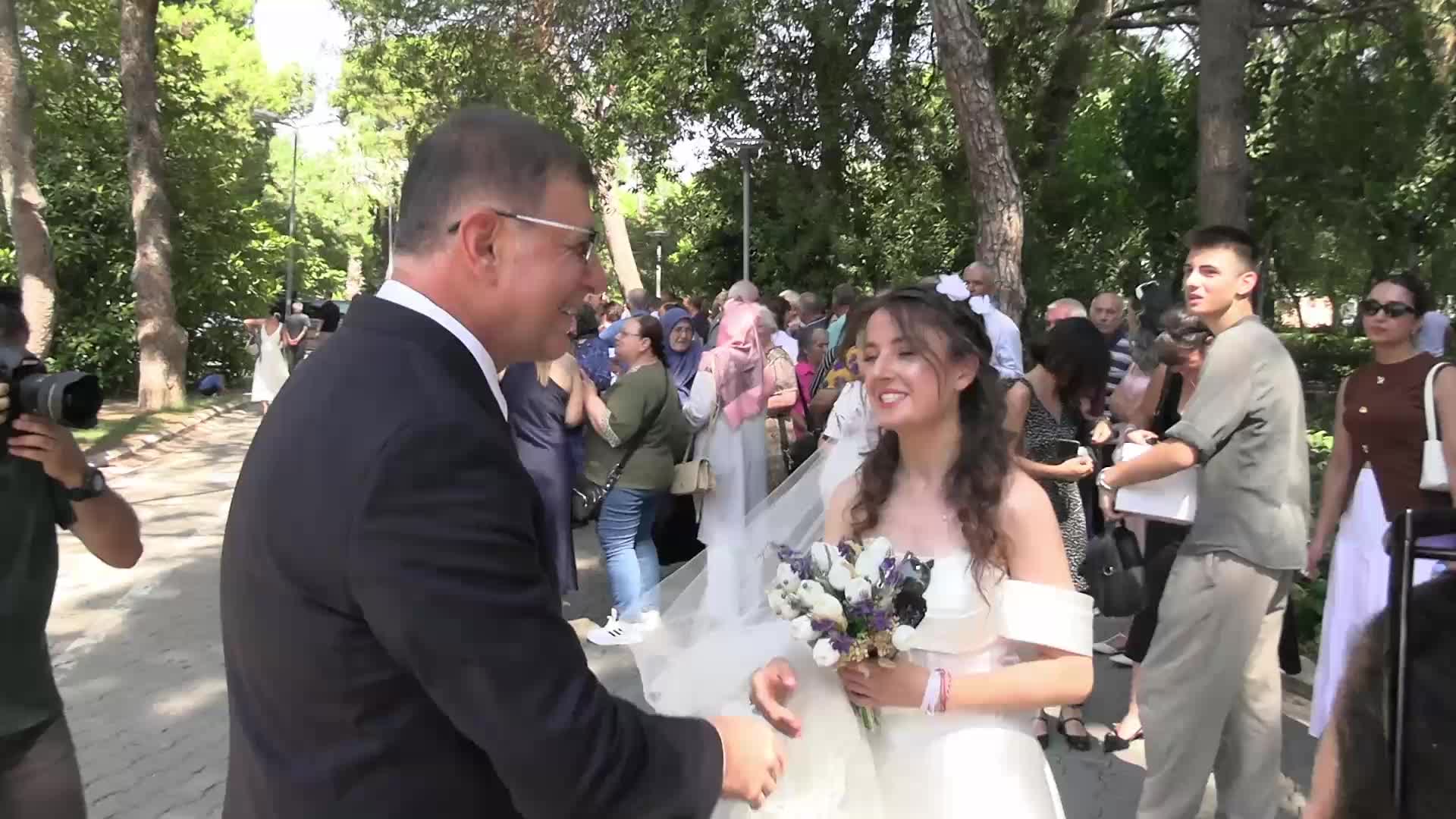 ANKA muhabiri Tenzile Aşçı, Halk TV kameramanı Şahin Karaşahin ile dünyaevine girdi
