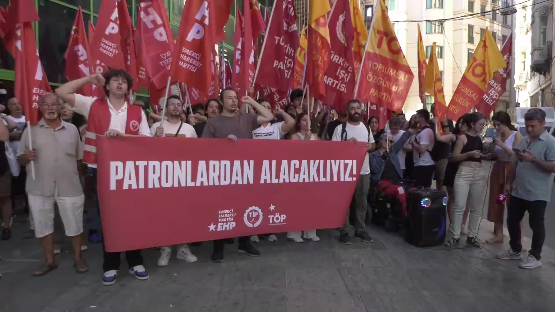 TİP, EHP ve TÖP'ten TÜSİAD önünde eylem: Milyonlarca emekçiye sabır öğütleyenlere diyecek tek sözümüz var. Bizde sabır da dayanacak güç de kalmadı"