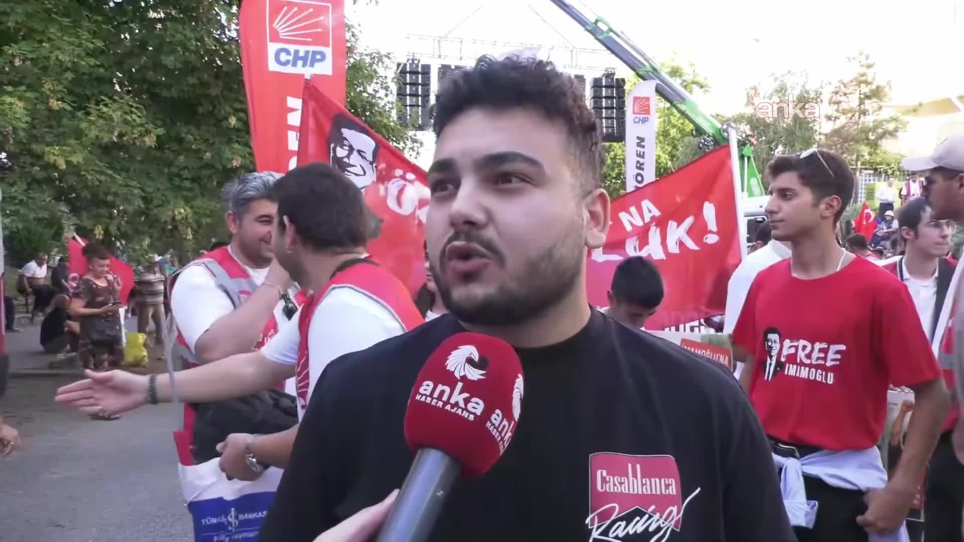CHP'nin Cumhurbaşkanlığı Aday Ofisi açıldı... Açılışa gelen bir vatandaş: "Çok üzülüyorum Ekrem Bey'in içeride olmasına. O küçük yerde bizler için mücadele ediyor"