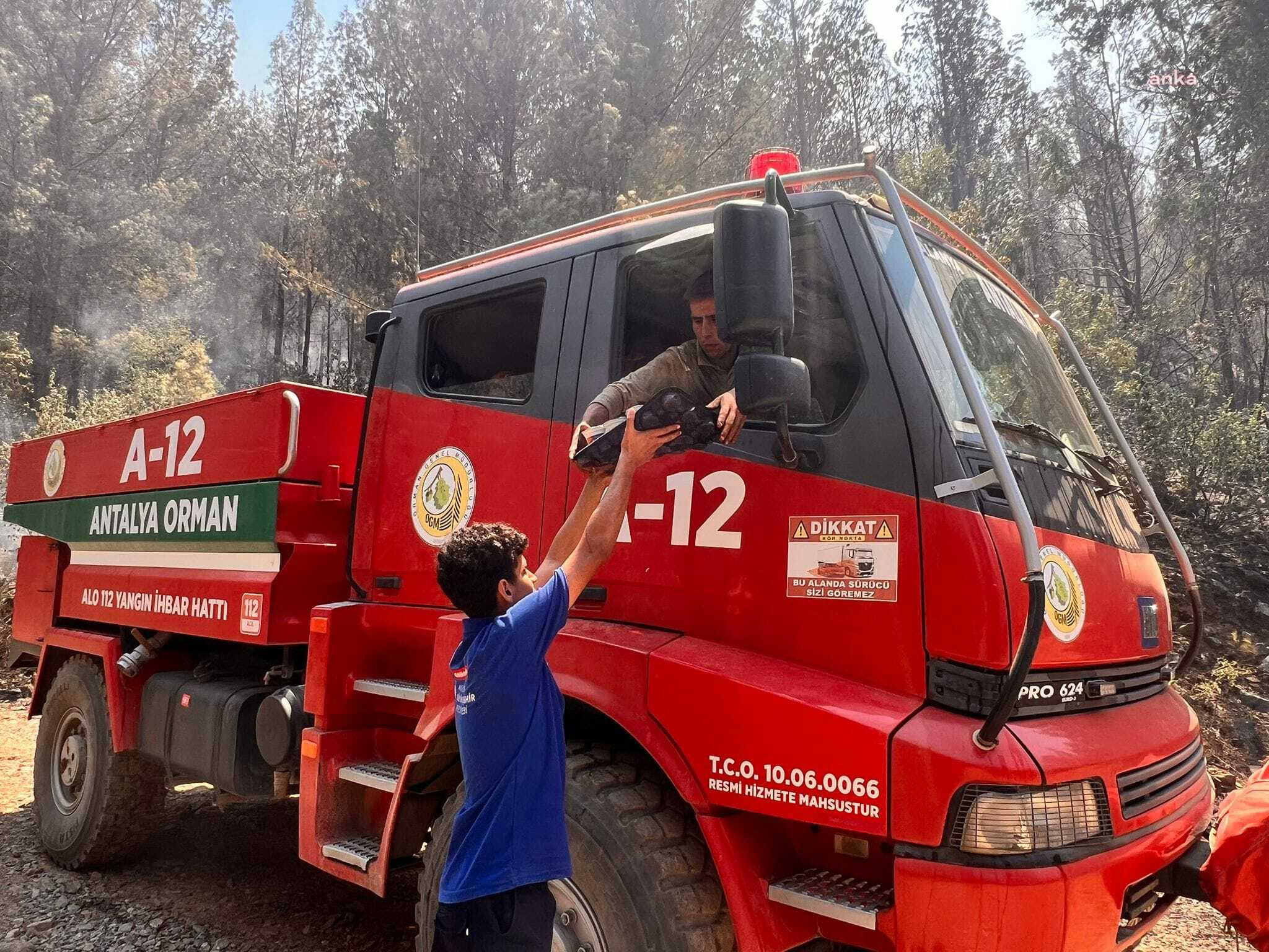 Antalya Büyükşehir Belediyesi, Gazipaşa’daki yangın söndürme çalışmalarına destek verdi