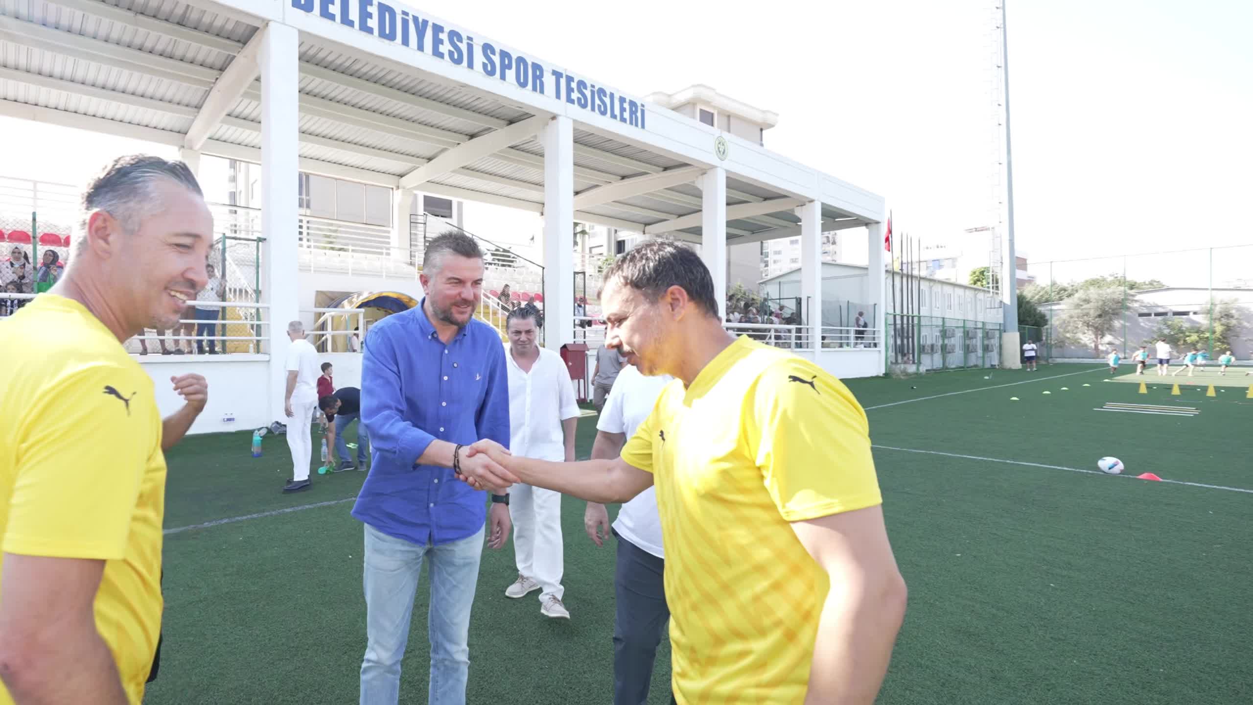 Profesyonel futbolculardan Bucalı genç yeteneklere futbol dersi