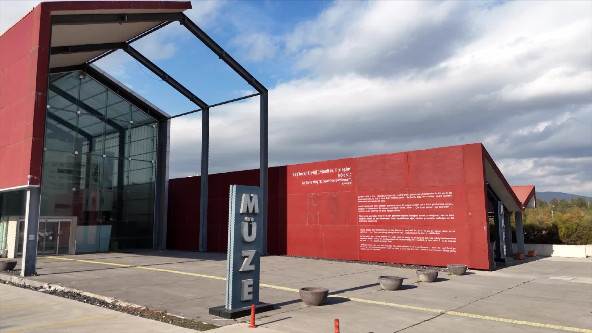 İzmir’in en eski yerleşim alanı Yeşilova Höyüğü’nde yeni kazı dönemi başladı