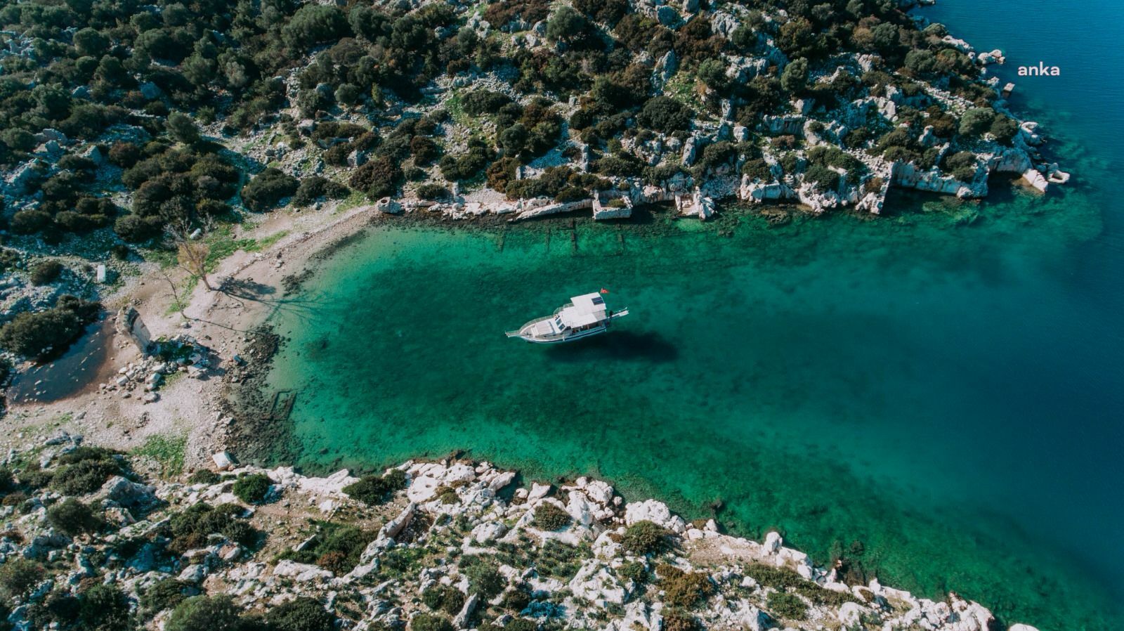 Antalya'ya dün 104 bin 359 turist giriş yaptı... Bakan Ersoy: "Antalya dünyayı kendine hayran bırakmaya devam ediyor"