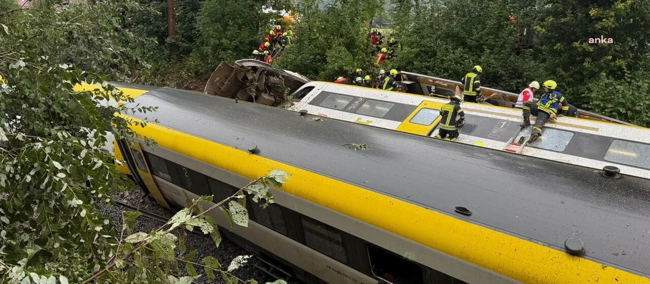 Almanya'da Baden-Württemberg'de yolcu treni raydan çıktı, çok sayıda yaralı var