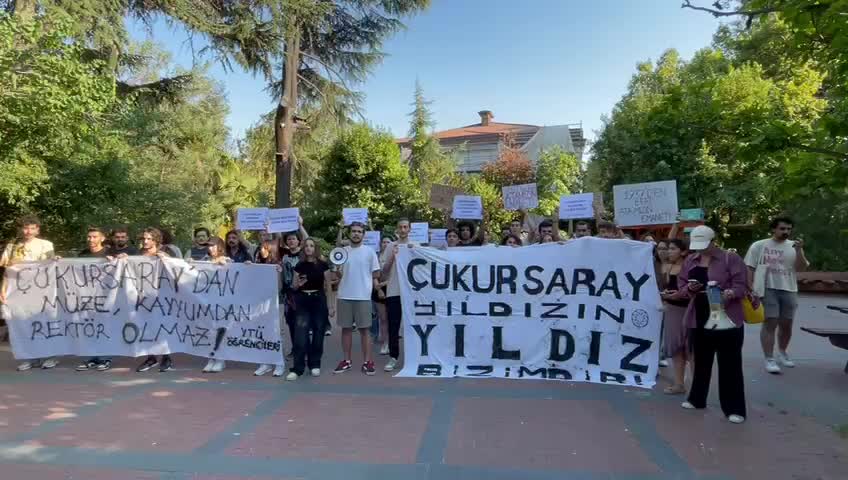 YTÜ öğrencileri, üniversitenin eğitim alanlarından Çukursaray'ın müzeye dönüştürülmesi kararını protesto etti