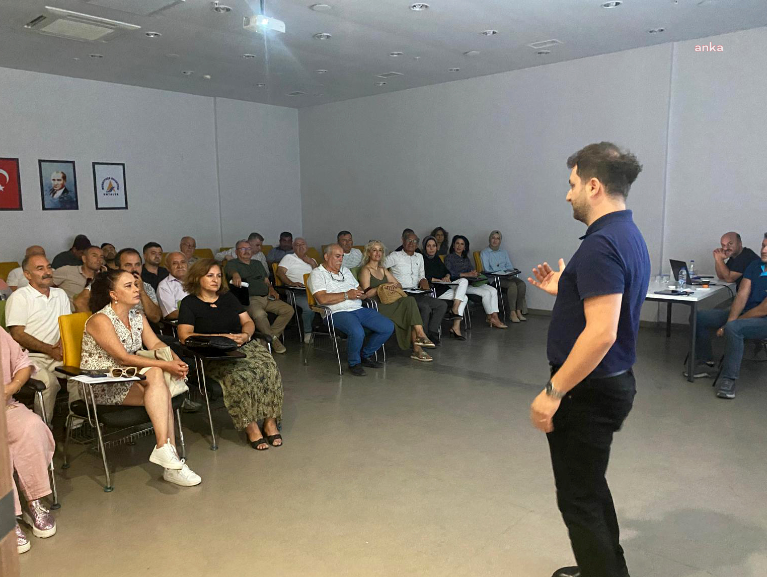 Muratpaşa ilçesinde görev yapan muhtarlar, "Tebligat Yazma Eğitimi"ne katıldı