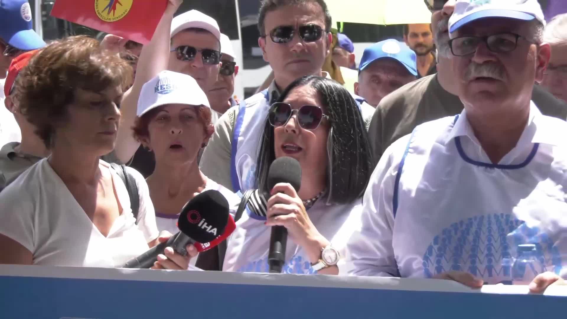 8. Dönem Kamu Toplu Sözleşmesi Hazırlık Toplantısı... KESK Eş Genel Başkanı Koçak: "En düşük kamu emekçisi maaşı, Ocak 2026 itibarıyla en az 100 bin TL olmalıdır"