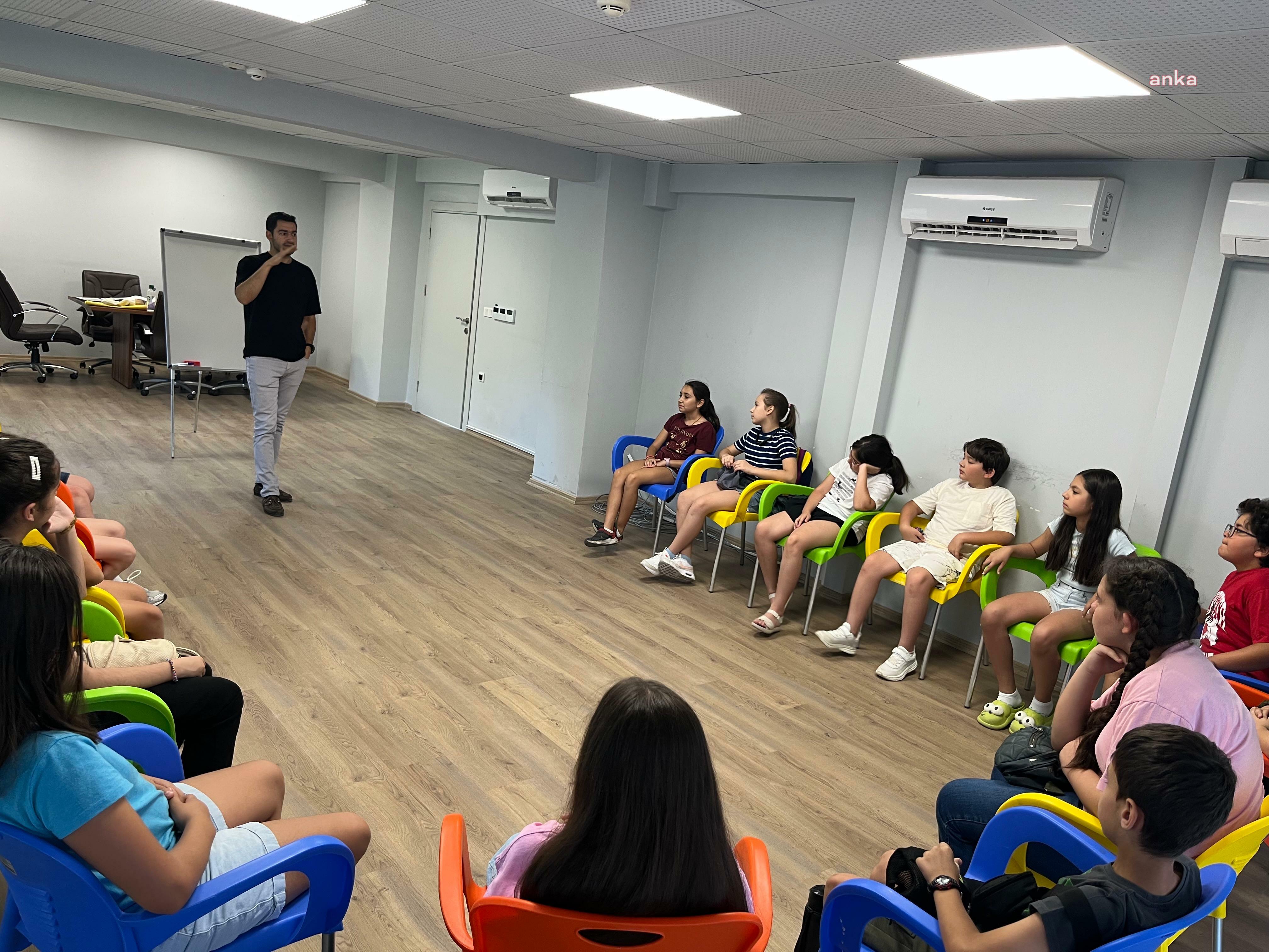 İzmir Çocuk Meclisi’nde "akran zorbalığı" eğitimi