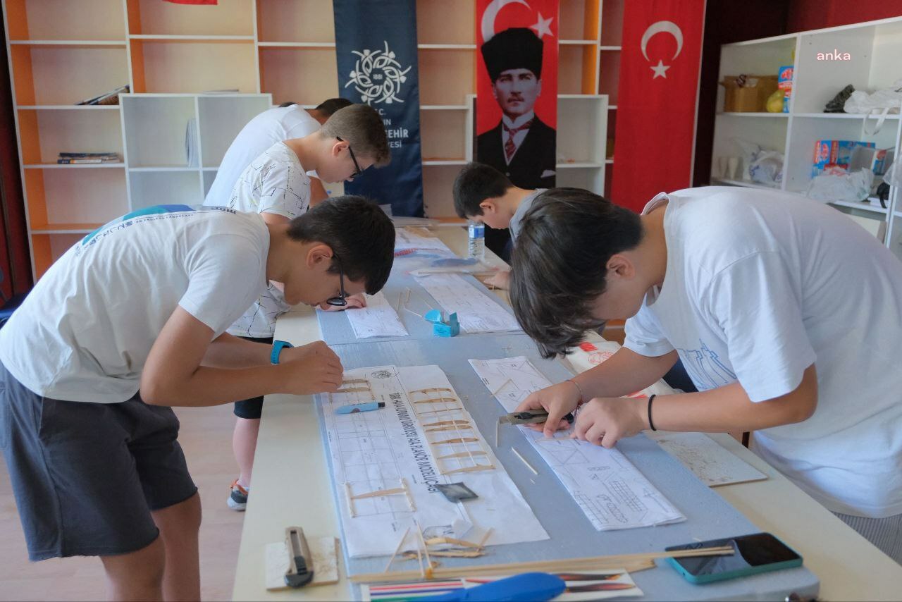 Aydın'da miniklere model uçak eğitimi