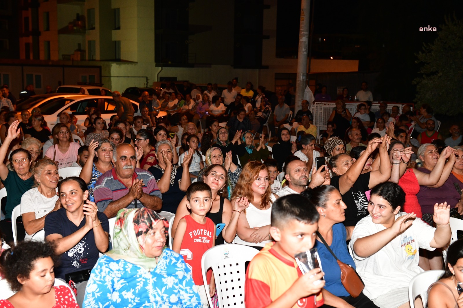 Çiğli’de yaz akşamları şenleniyor: Müzik ve tiyatro mahallelere taşınıyor
