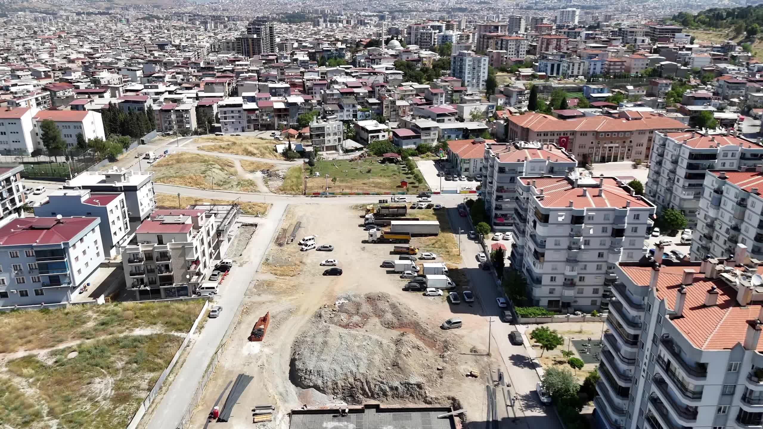 Buca’da cep otoparkları ile mahalleler nefes alıyor