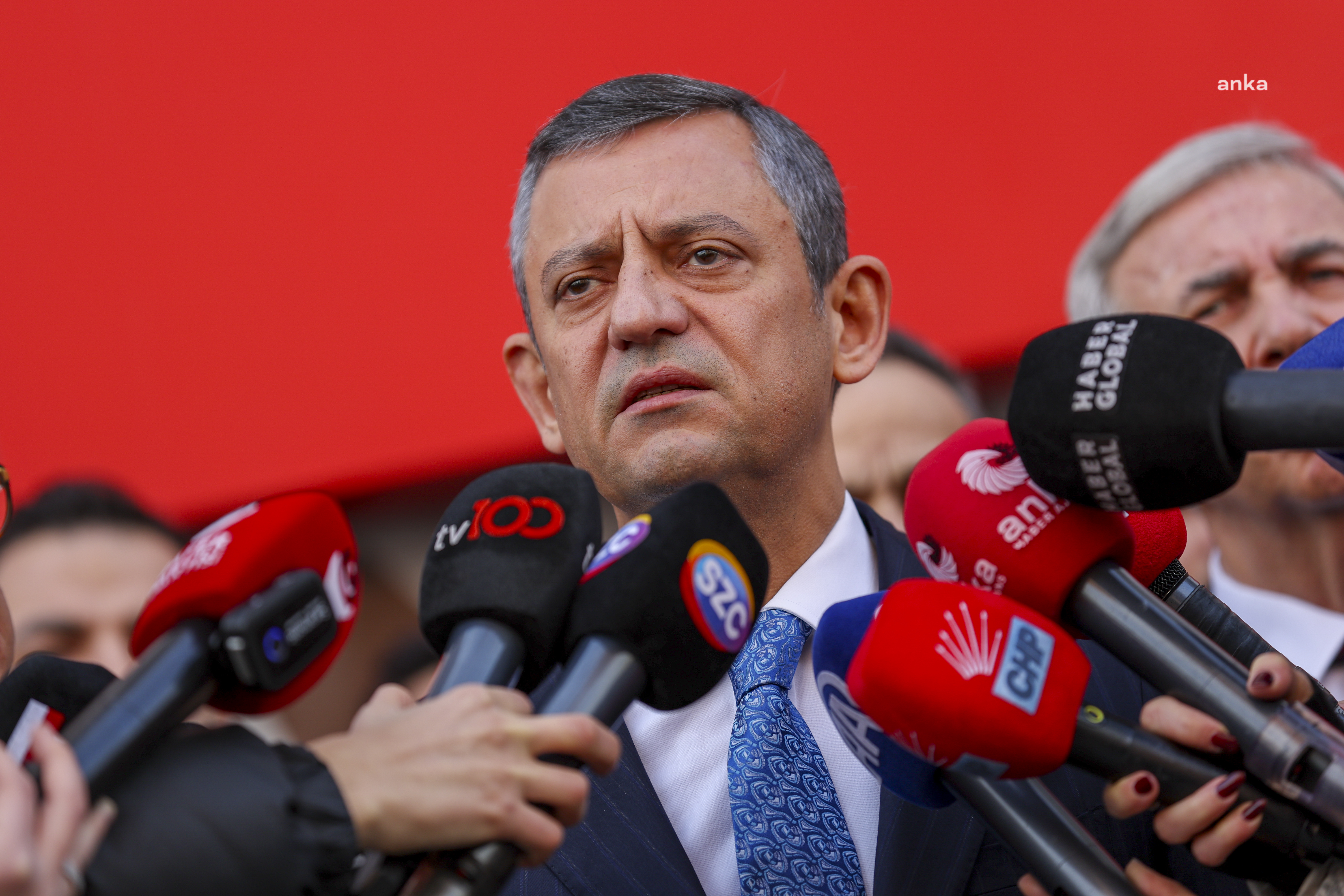 Özgür Özel: "Seçimlerde birinci parti çıkamazsak o gece siyaseti bırakacağım"