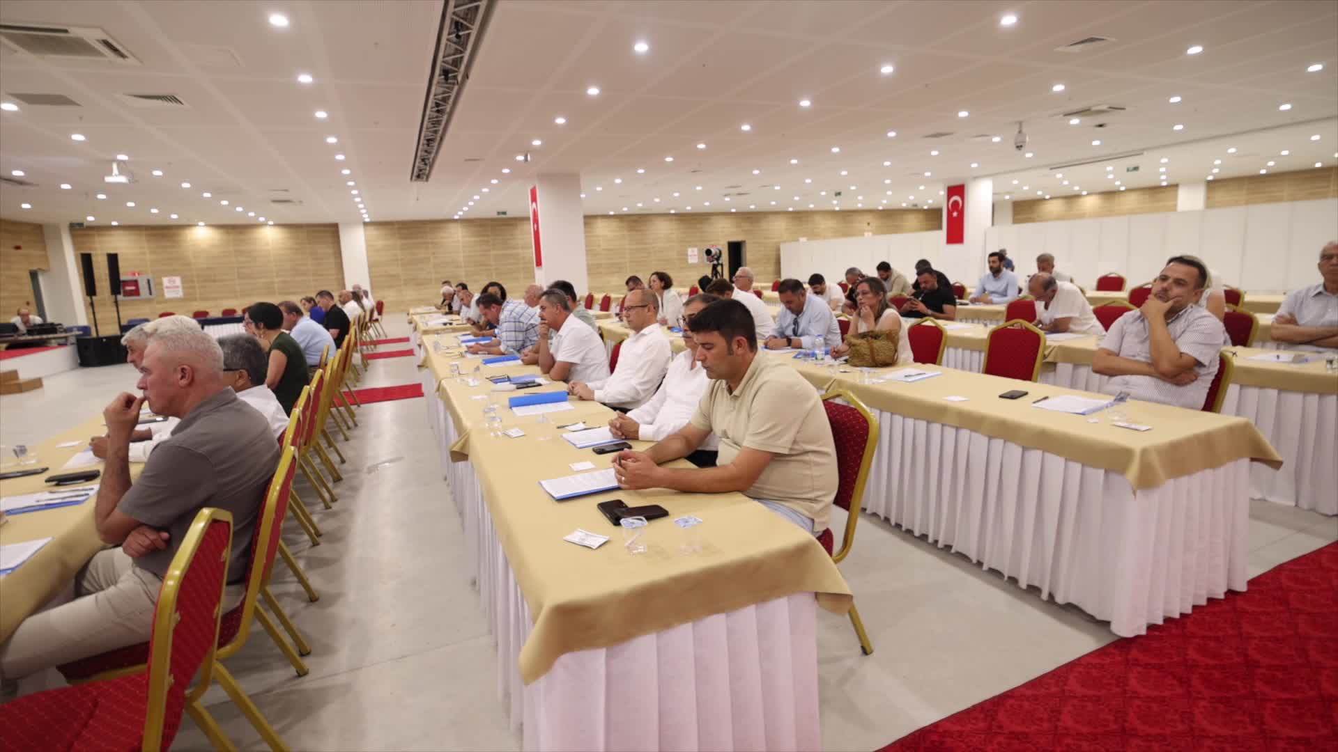 Muğla Büyükşehir Belediye Başkanı Aras’tan üreticiye ve turizmciye su tarifesi indirimi