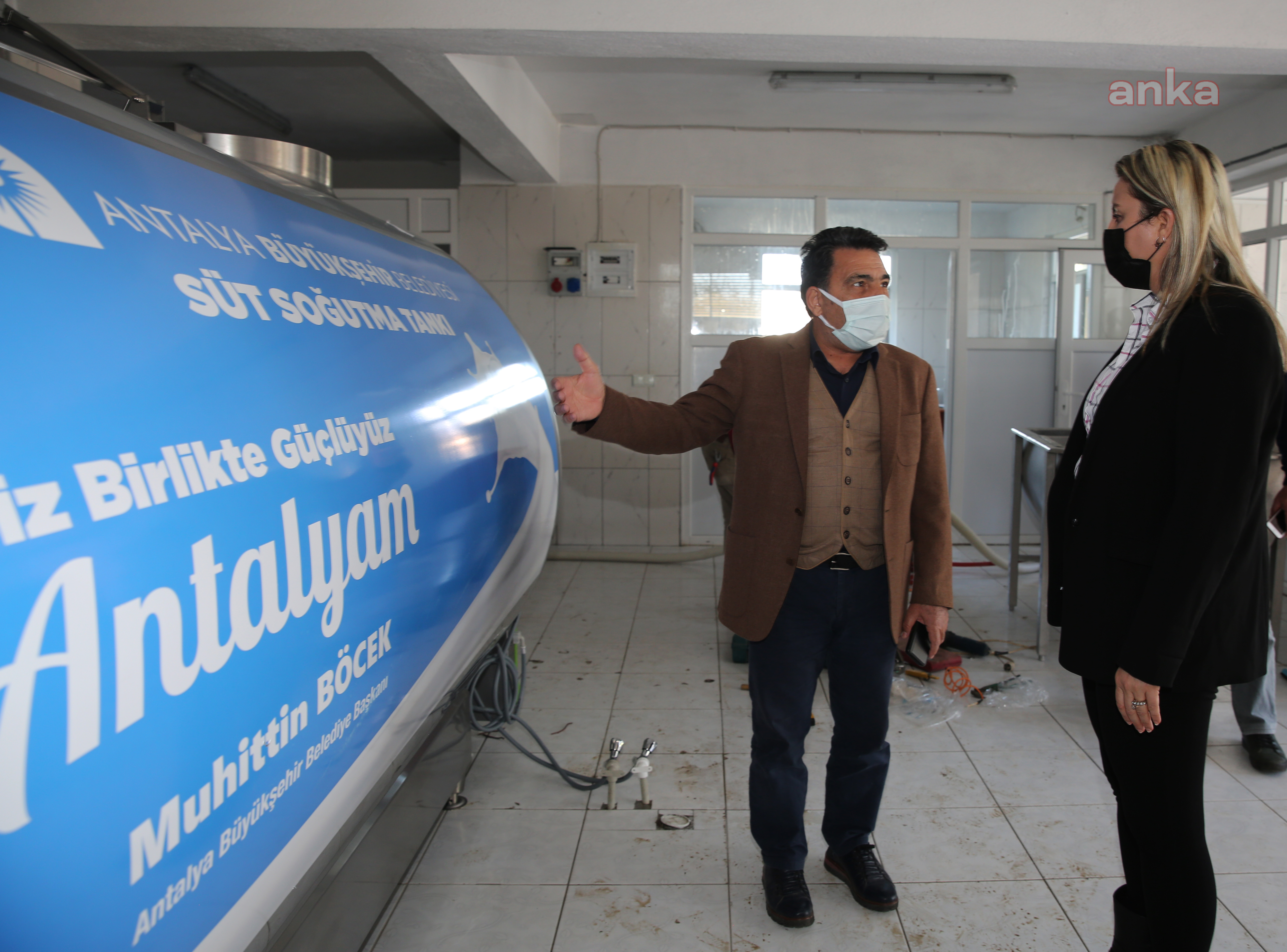 ANTALYA BÜYÜKŞEHİR'DEN MANAVGATLI SÜT ÜRETİCİLERİNE SÜT TANKI DESTEĞİ