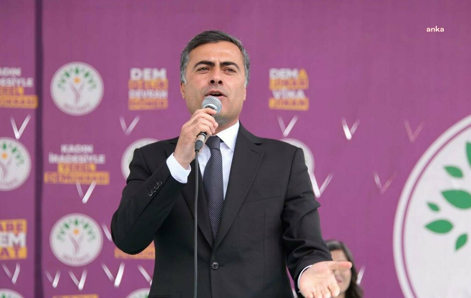 Abdullah Zeydan: “Van Büyükşehir Belediyesi’nde işten çıkarılan 223 emekçi derhal görevlerine iade edilmelidir"