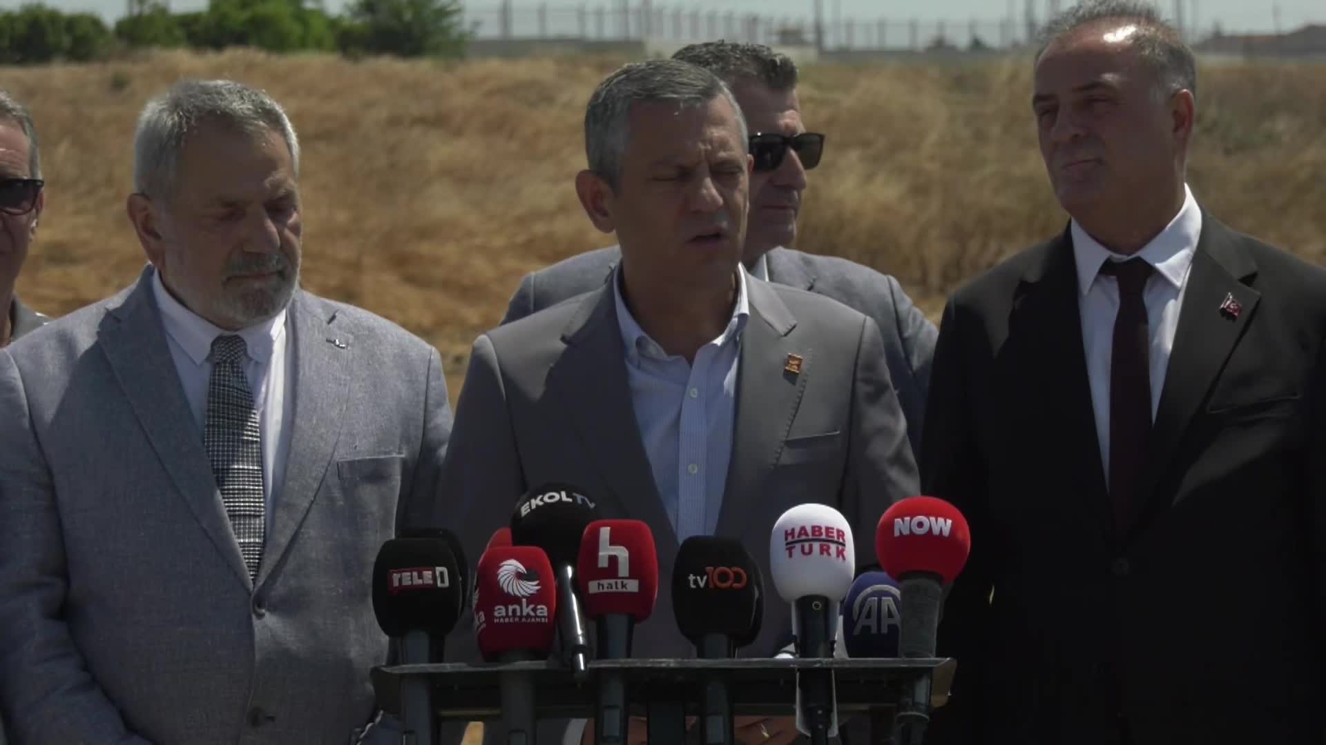 Özgür Özel: “Meclis Başkanı’ndan nitelikli çoğunluk açıklaması geldi. Komisyonda görev alacağız”