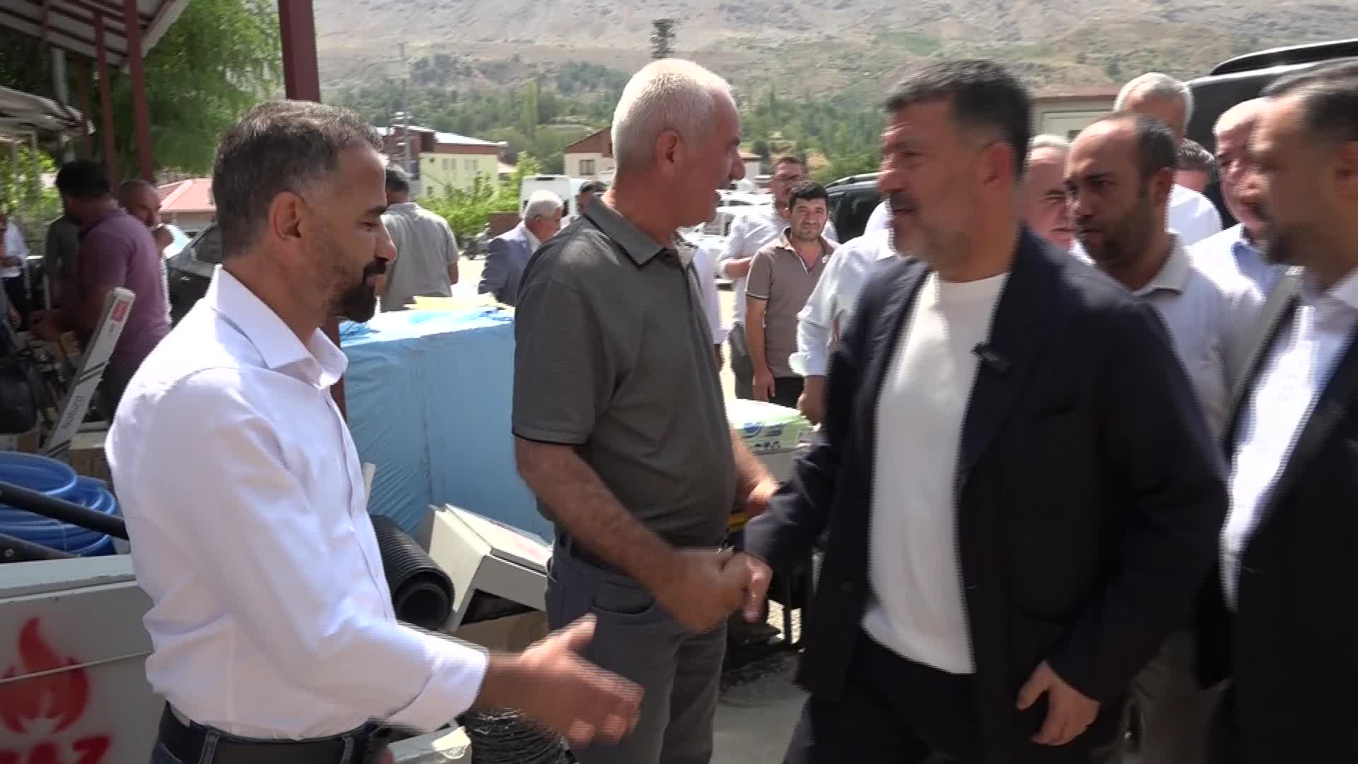 Veli Ağbaba: "Çelikhan tütününe uyuşturucu muamelesi yapılıyor"