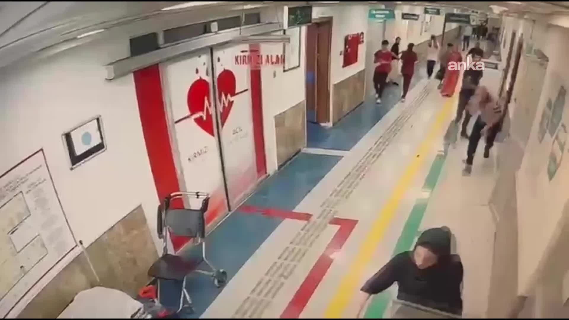 Şanlıurfa Balıklıgöl Devlet Hastanesi'nde görevli doktor ve güvenlik görevlisi bıçaklı saldırıya uğradı