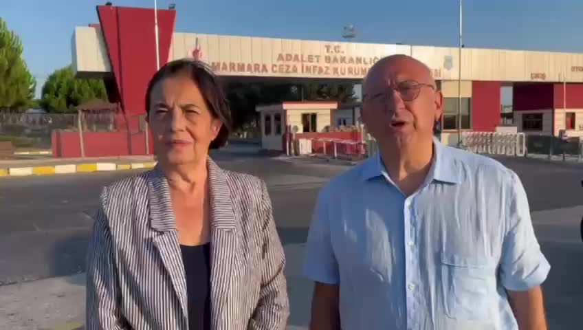 CHP’li Çakırözer ve Süllü Silivri Cezaevi’nde tutuklu bulunan siyasetçi, gazeteci ve aktivistleri ziyaret etti