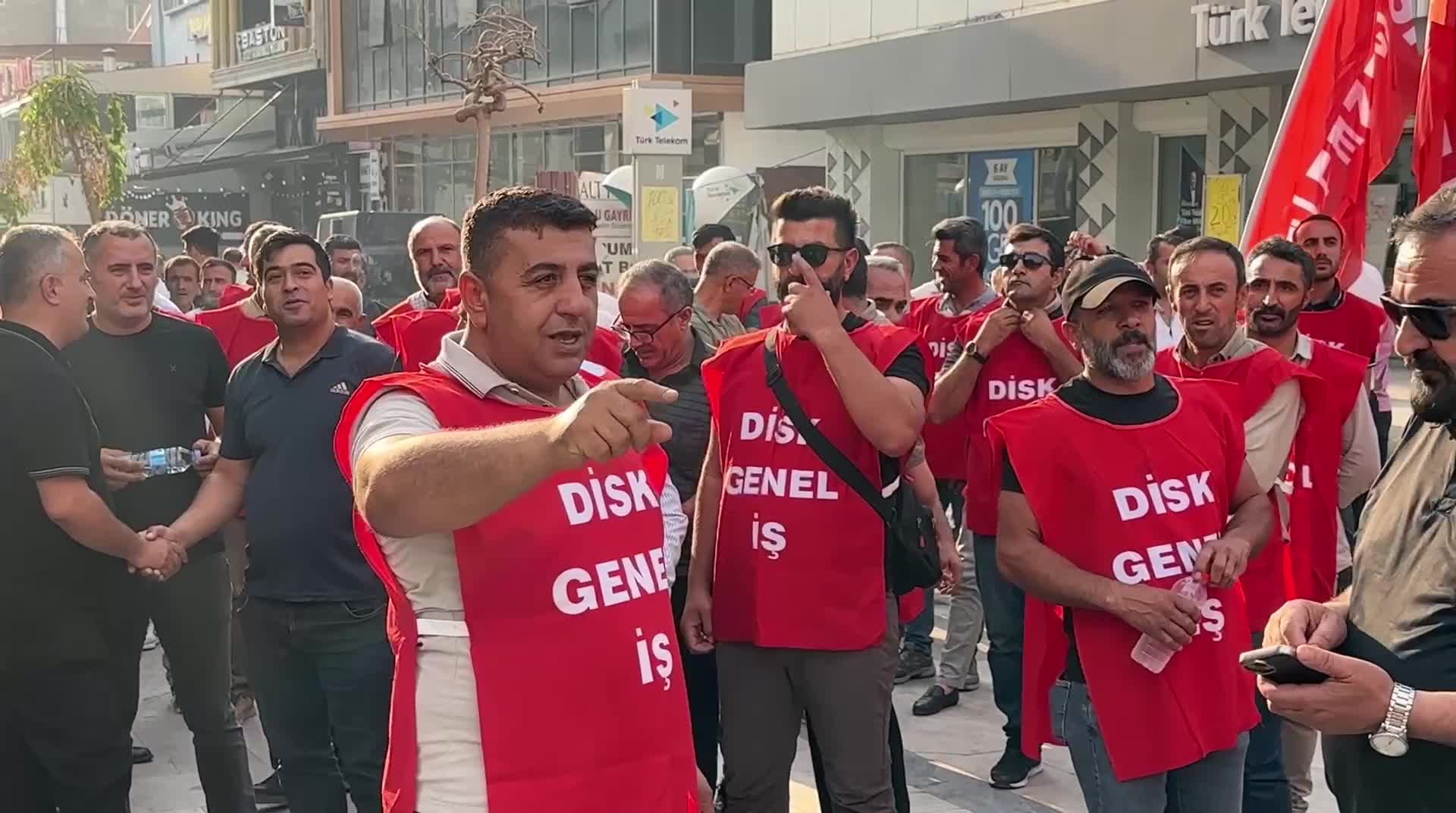 Van'da kayyum yönetimi 223 işçiyi işten çıkardı... Emek ve Demokrasi Platformu'ndan protesto