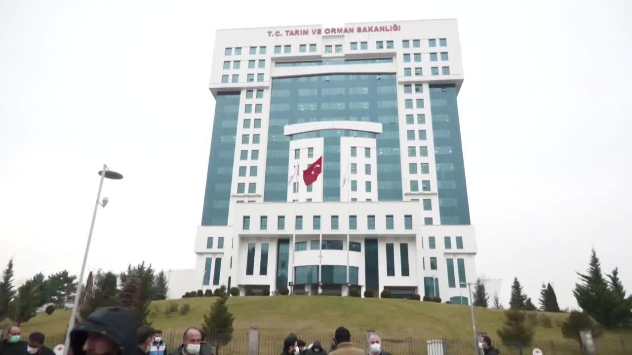 HACİZLİK OLAN ÇİFTÇİLERDEN İKTİDARA UYARI: ÜRETEMEZSEK, TANZİM ÇADIR KURULUR