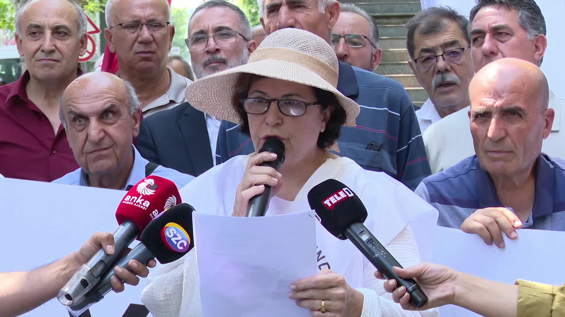 Emekliler Yargıtay'ın maaşlara bloke konulmasının önünü açmasına tepki gösterdi: "Piyasa çıkarlarını önceleyen tutumunu asla kabul etmeyeceğiz"