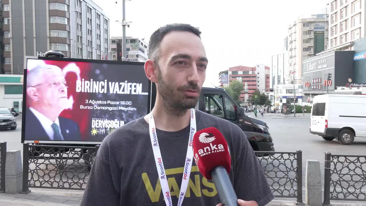 İYİ Parti'den scooterlı reklam... Kamyonet kasaları ekran, sırt çantaları reklam panosu