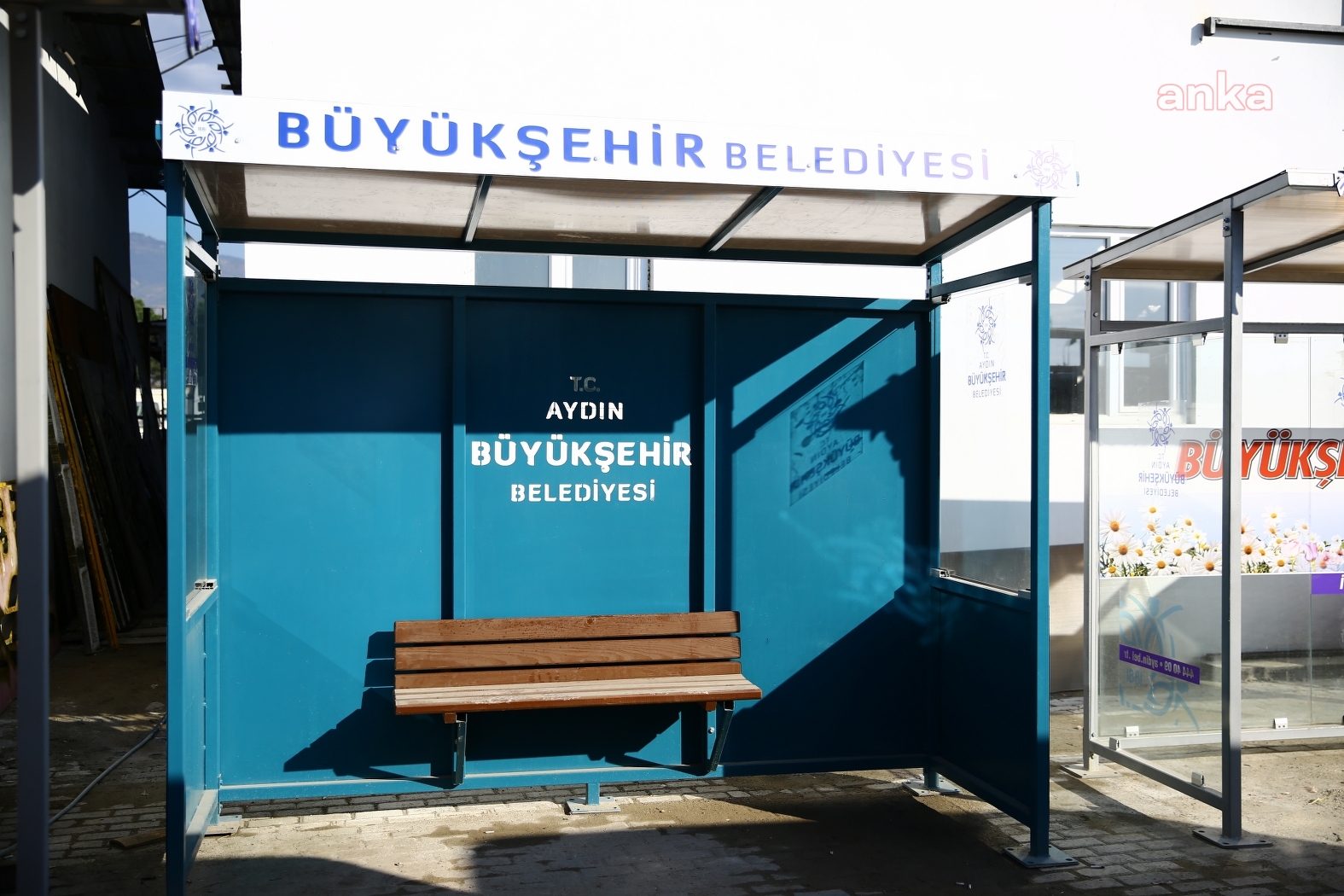 AYDIN BÜYÜKŞEHİR BELEDİYESİ, OTOBÜS DURAKLARINI KENDİSİ İMAL EDİYOR