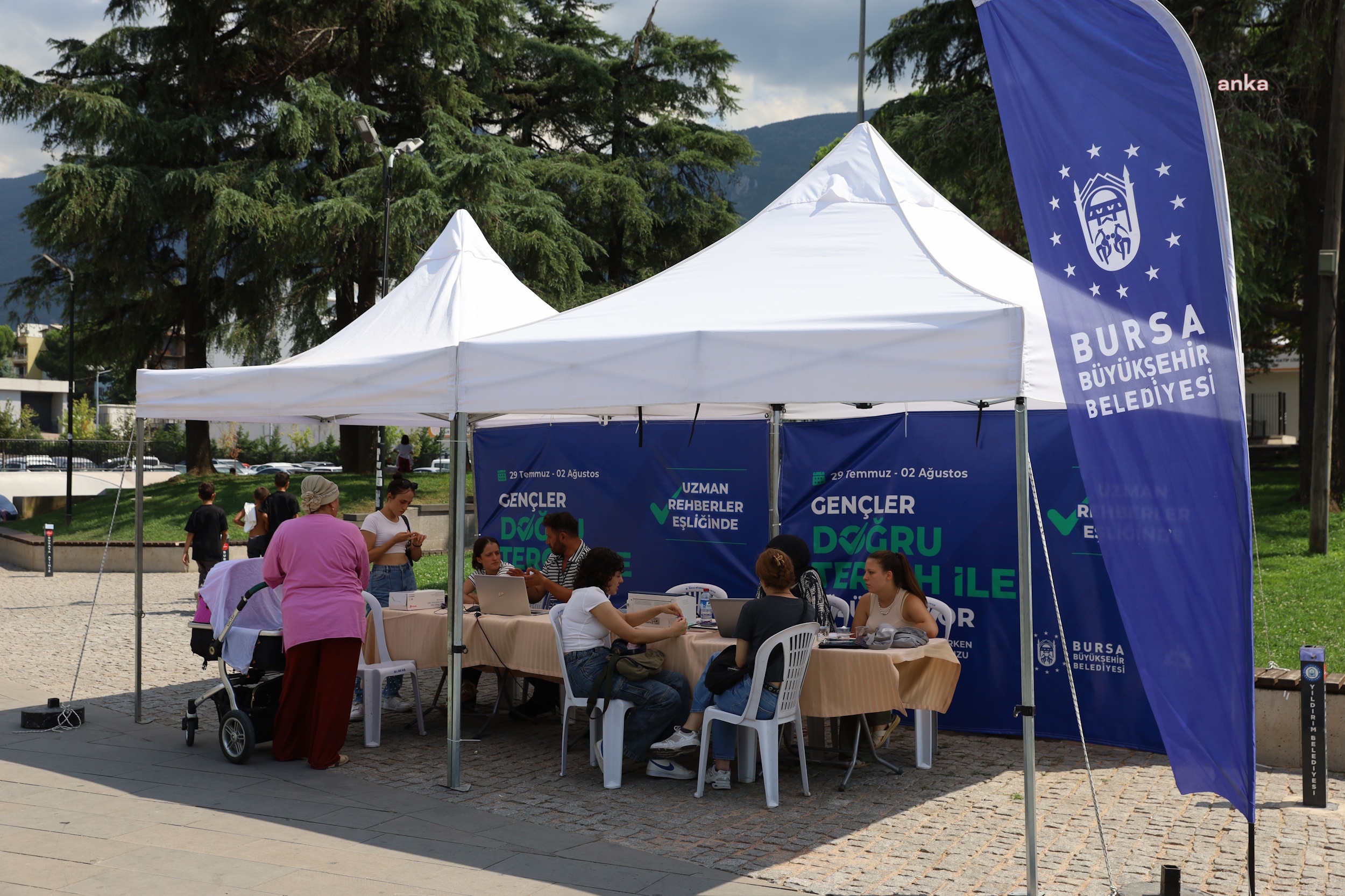 Bursa Büyükşehir Belediyesi, üniversite tercihinde gençlerin yanında