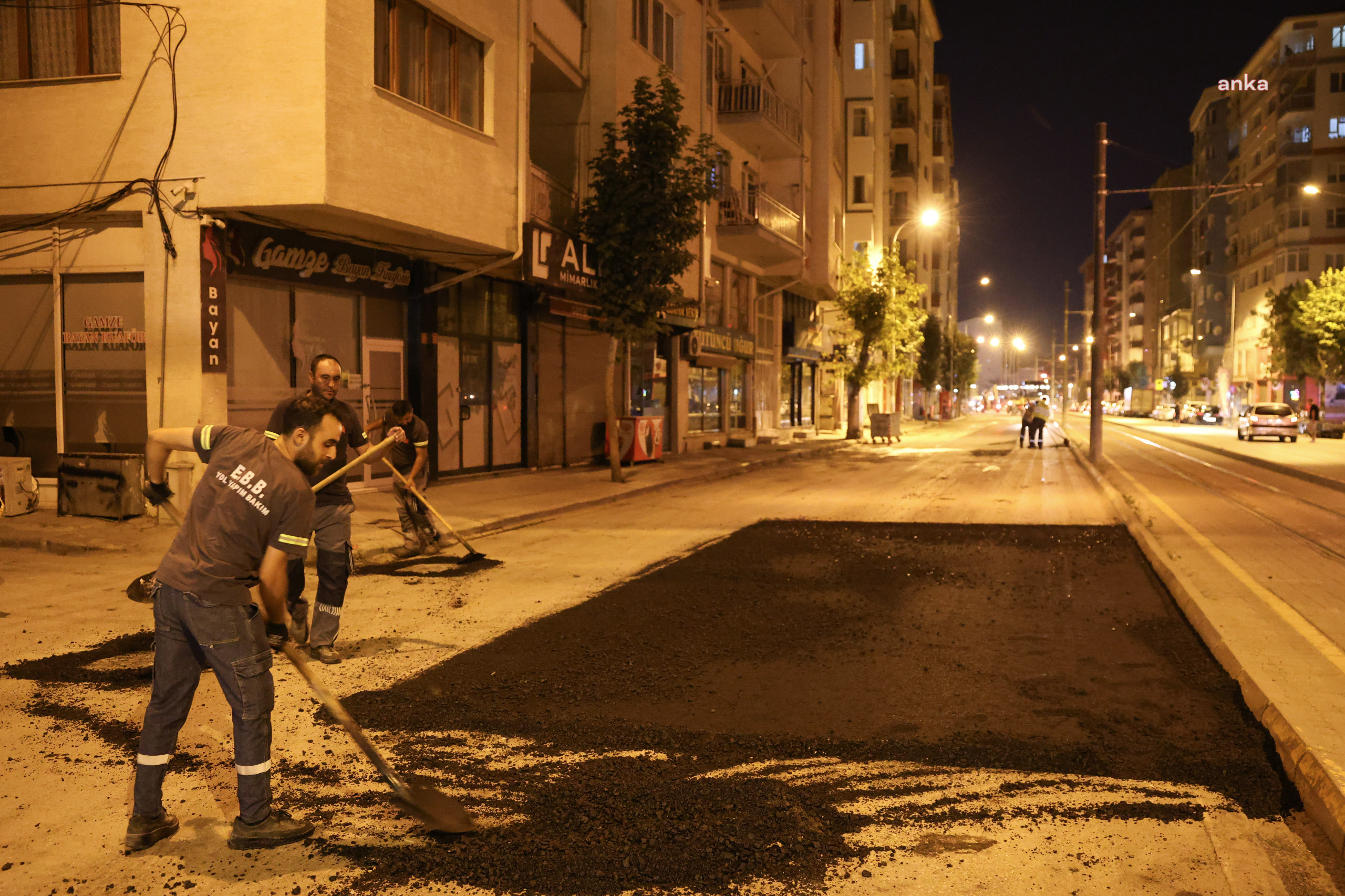 Eskişehir’de yol çalışmaları gece-gündüz devam ediyor