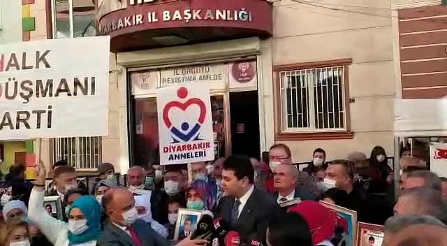 DP LİDERİ UYSAL DİYARBAKIR'DA: ANNELERİN FOTOĞRAFLARINA DEĞİL, EVLATLARINA SARILABİLDİĞİ BİR TÜRKİYE’Yİ HEP BERABER İNŞA EDELİM İSTİYORUZ