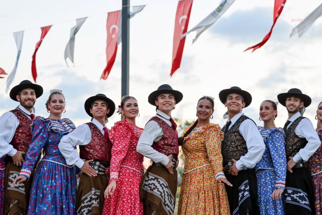 Uluslararası halk dansları gösterileri, Silivri’de renkli görüntülere sahne oldu