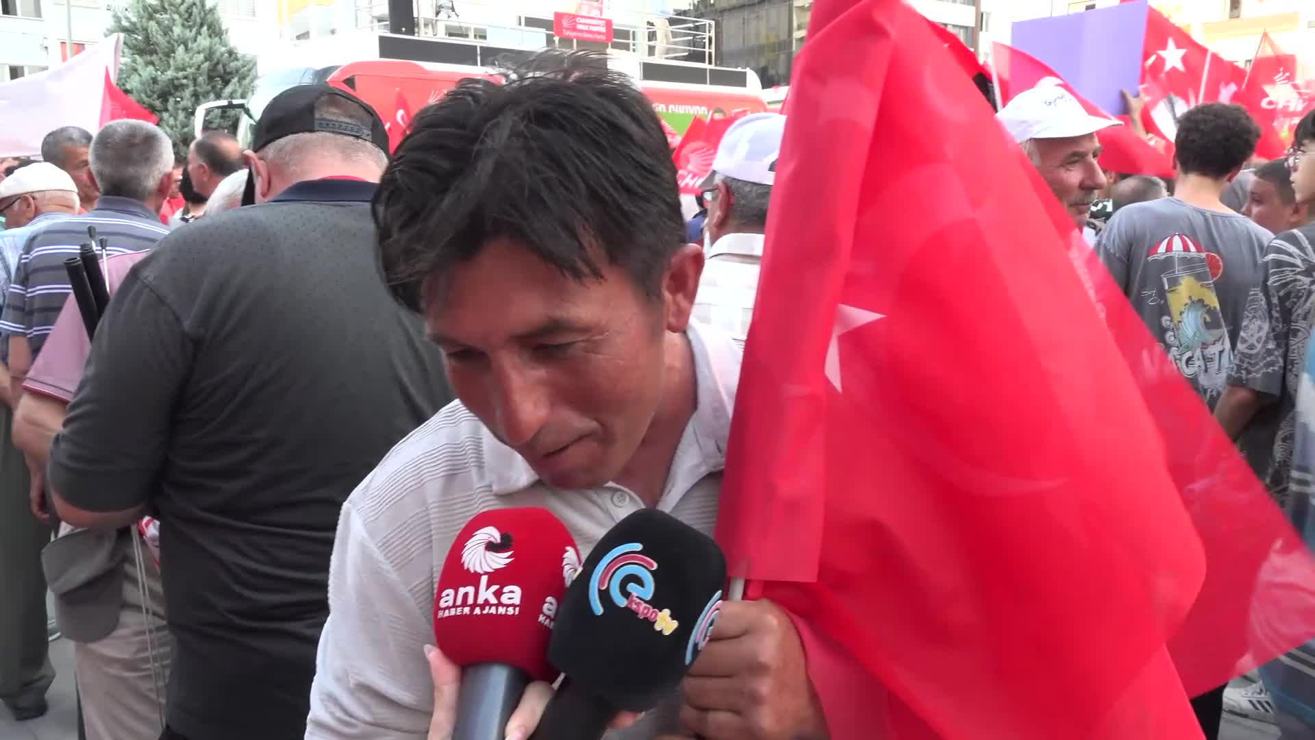 Aksaraylılardan İmamoğlu'nun tutuklanmasına tepki: ''Suçu, günahı yok, insanı alıp içeri tıkıyorlar''