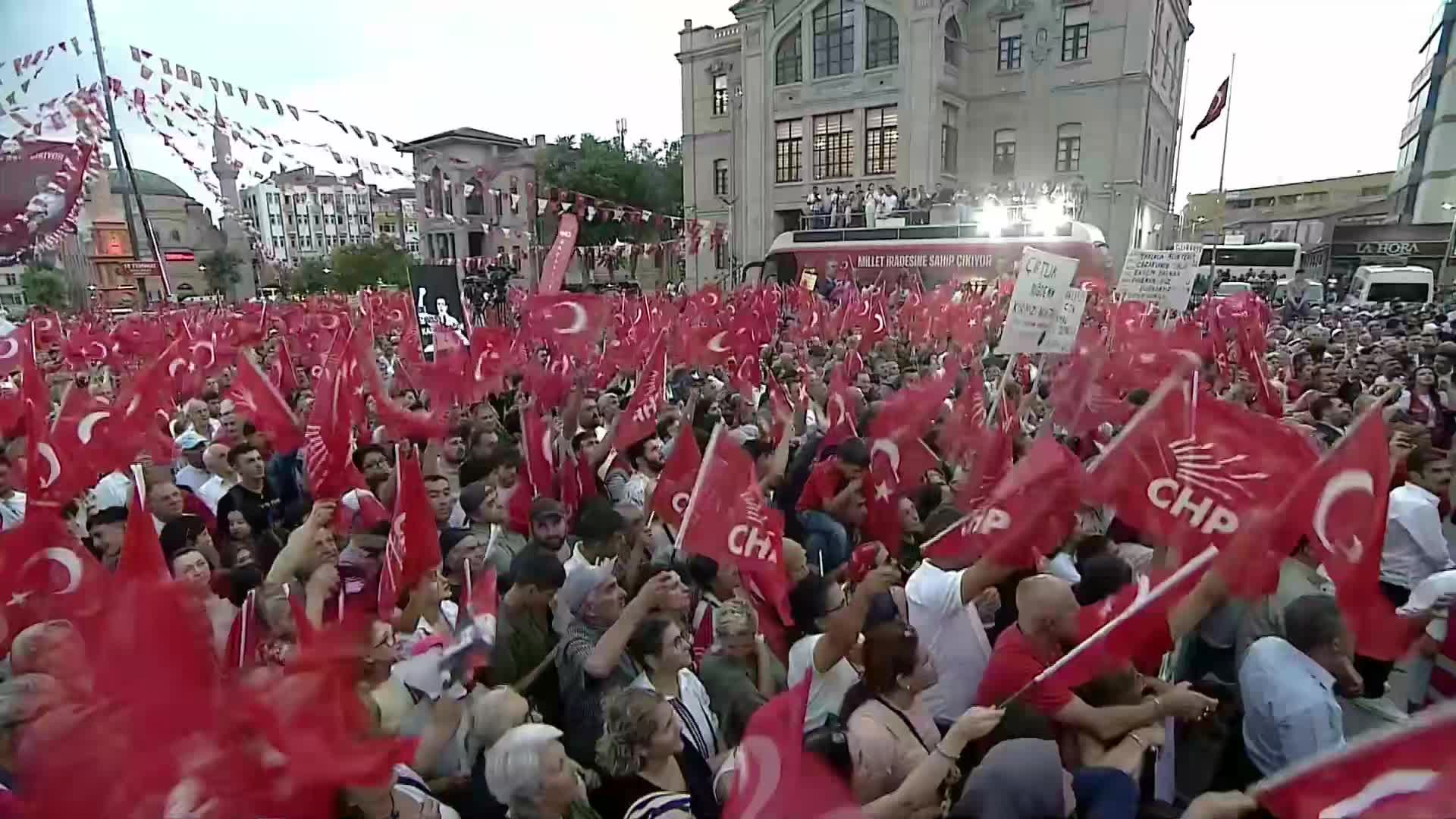 Ekrem İmamoğlu'ndan CHP'nin Aksaray mitingine mesaj: "Asla unutmayın; millet büyüktür, millet ne derse o olur. Bu zulümler bitecek, bu karanlık dağılacak"