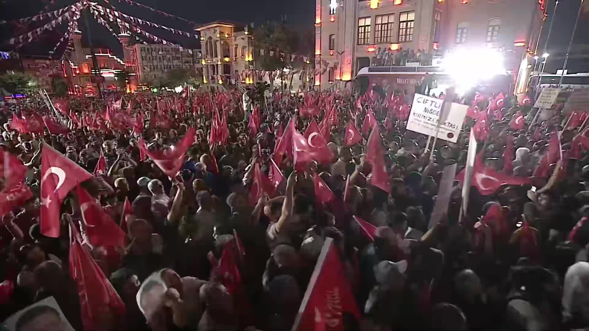 CHP'nin ''Millet İradesine Sahip Çıkıyor'' mitingi... Özgür Özel'den Erdoğan'a "Ak Toros" tepkisi: O çeteyi dağıt ya da o çeteyi biz dağıtacağız