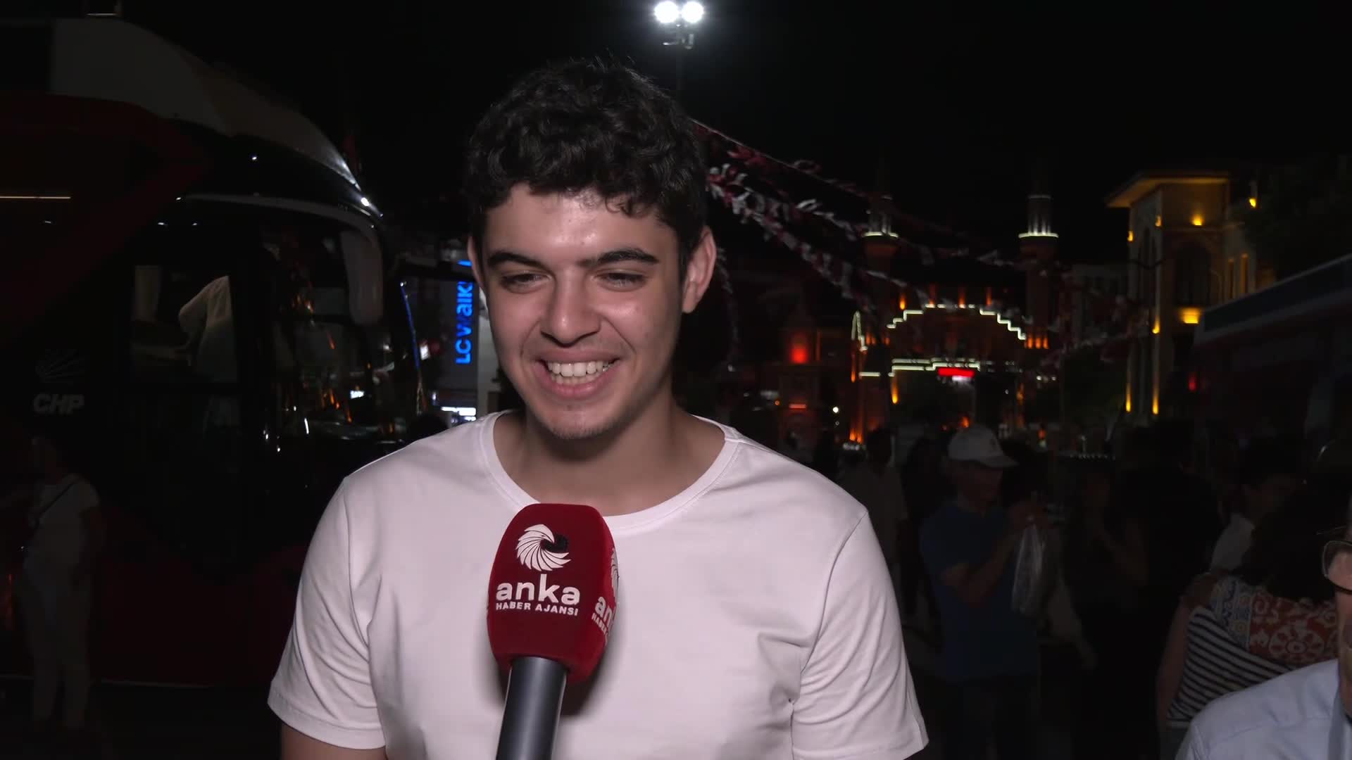 CHP'nin ''Millet İradesine Sahip Çıkıyor'' mitingi... Berkay Gezgin: Cumhurbaşkanı Erdoğan'ın dolduramadığı alanı biz bugün doldurduk