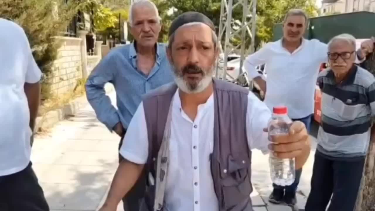 Elazığ'da konteyner kentten çıkarılmak istenen vatandaş: "Biz terörist değiliz, mahkum değiliz, yoksuluz"