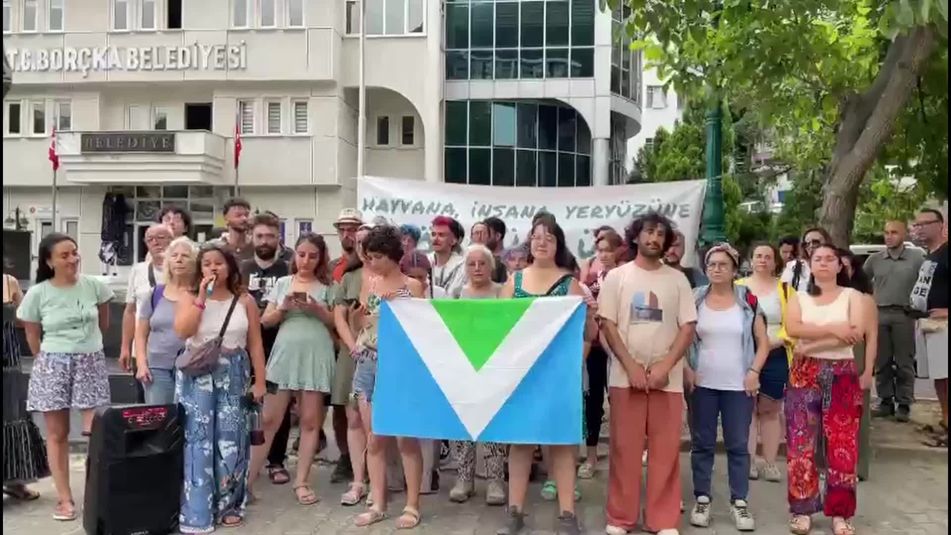 Artvin Borçka’da vegan aktivistlerden "Katliam Yasası" protestosu: "Yaşam hakkı pazarlık konusu olamaz"