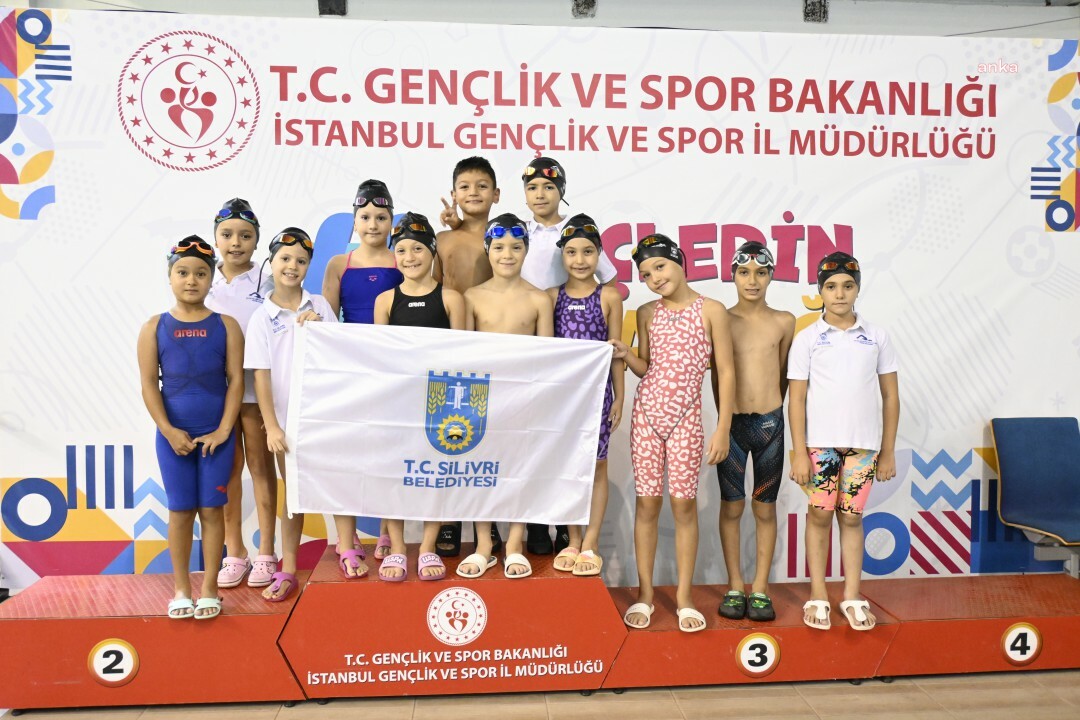Silivri Belediyesi Spor Kulübü Yüzme Takımı'ndan üstün başarı