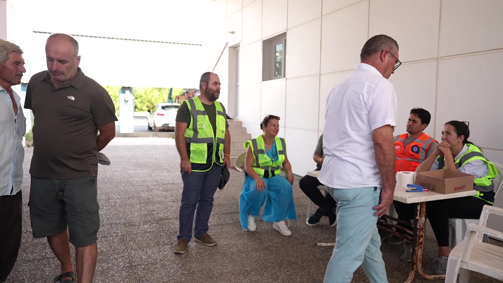Antalya Büyükşehir Belediyesi'nden Alanyalı çiftçiye 10 ton kaolin kili desteği