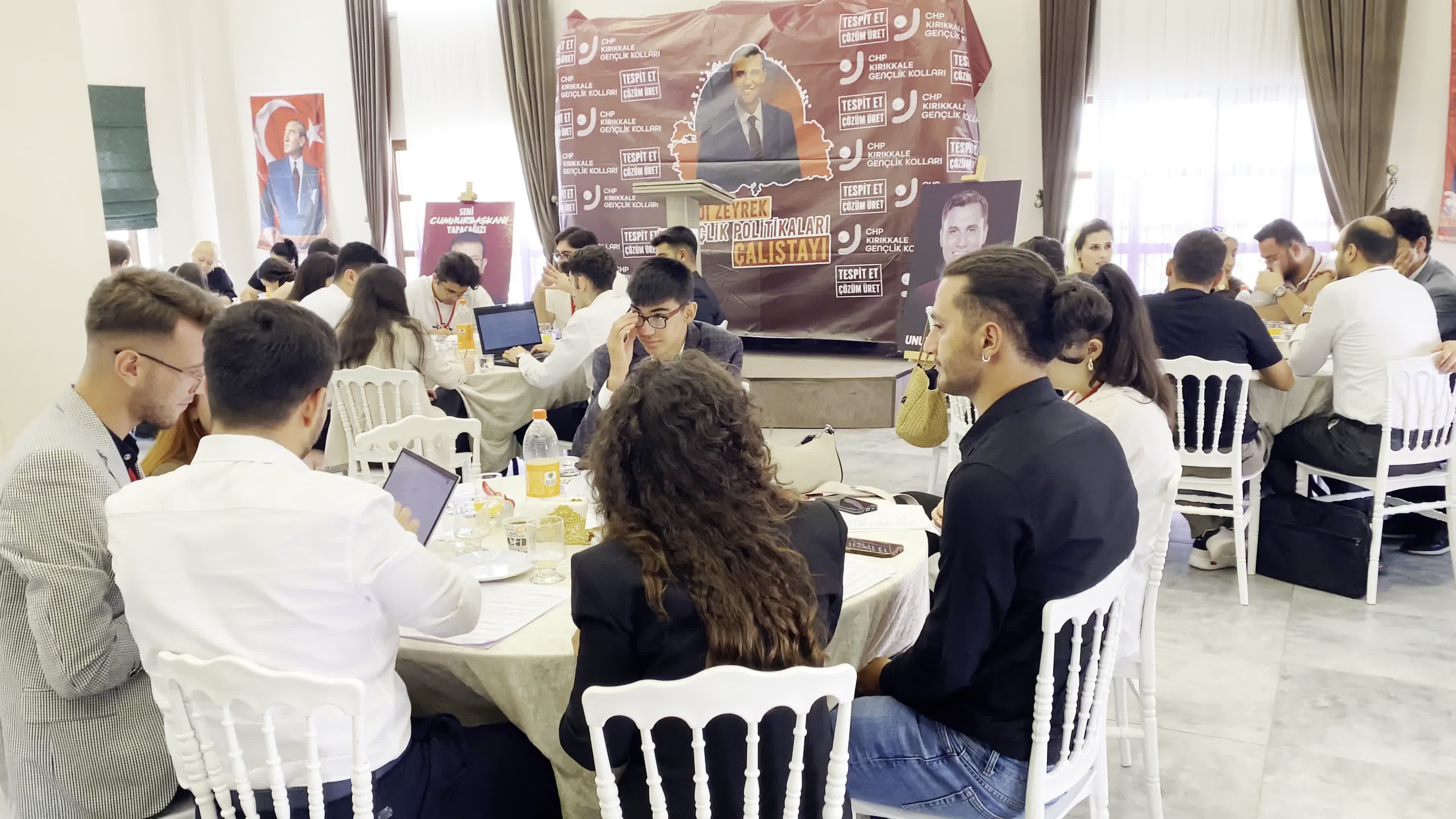 Kırıkkale'de CHP Gençlik Kolları tarafından "Gençlik Politikaları Çalıştayı" düzenlendi