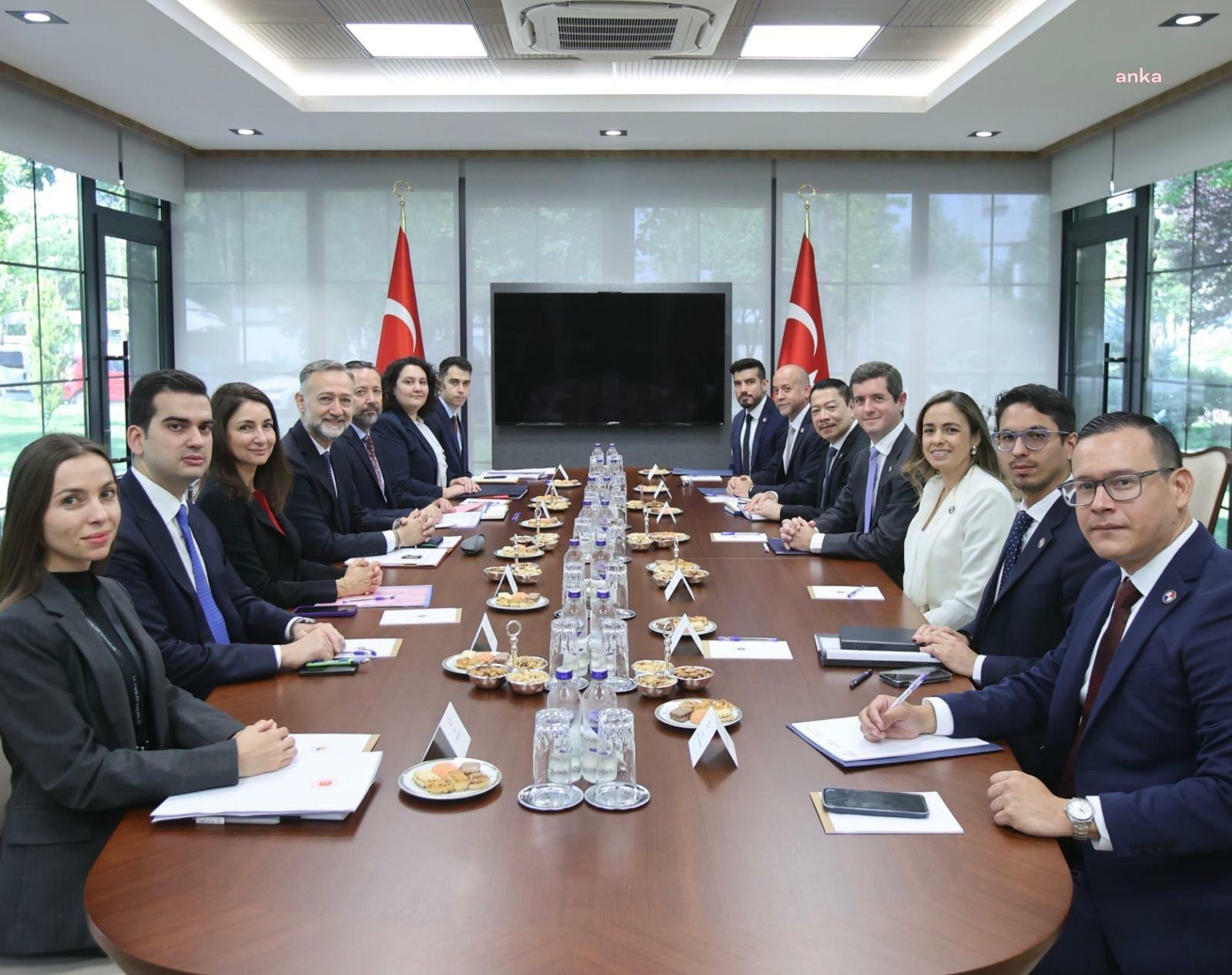 Dışişleri Bakan Yardımcısı Gümrükçü, Panama'lı mevkidaşı ile bir araya geldi